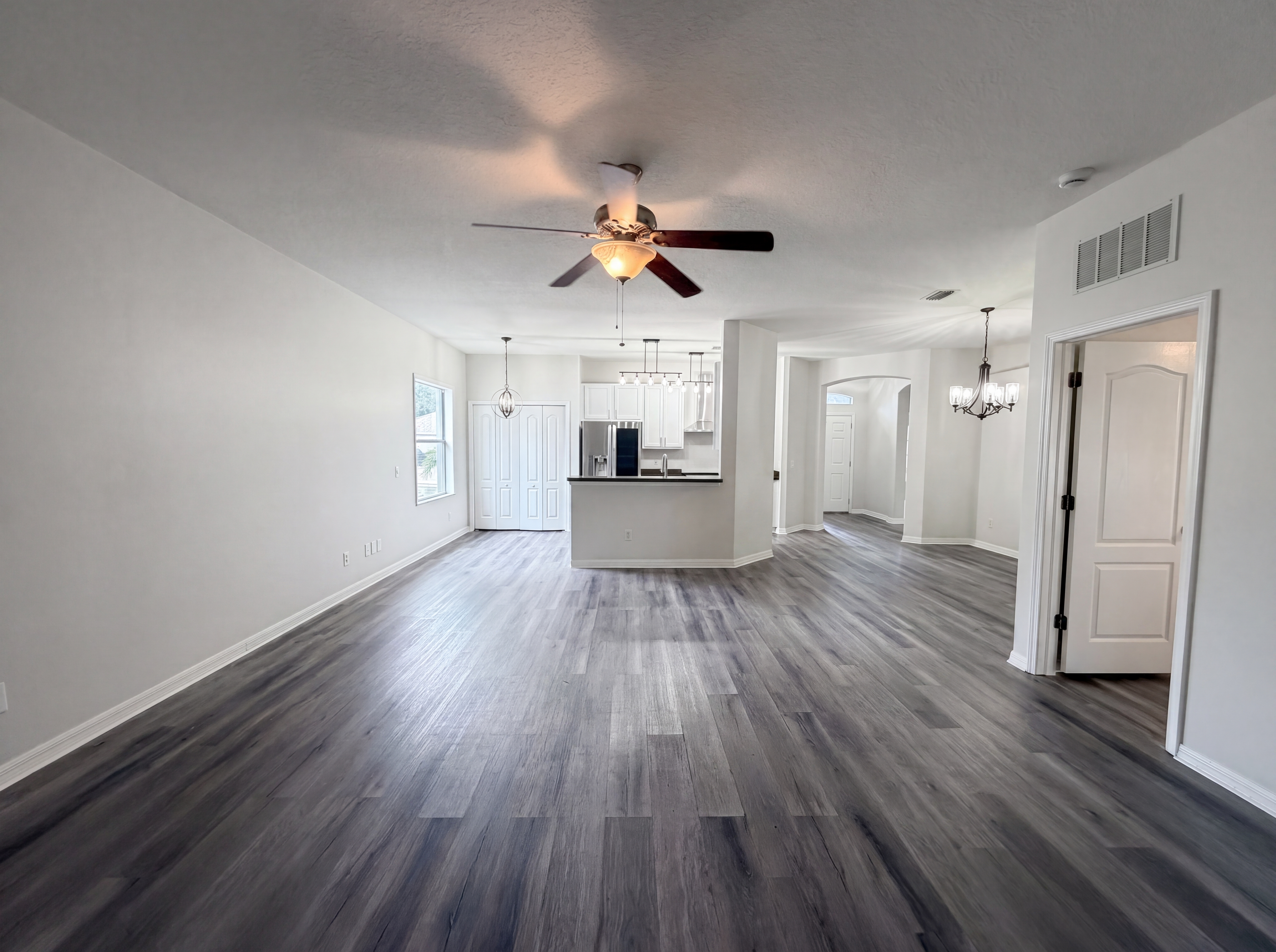 Photo 11 of 20 of 3408 Grove Blossom Ln, Plant City, FL
