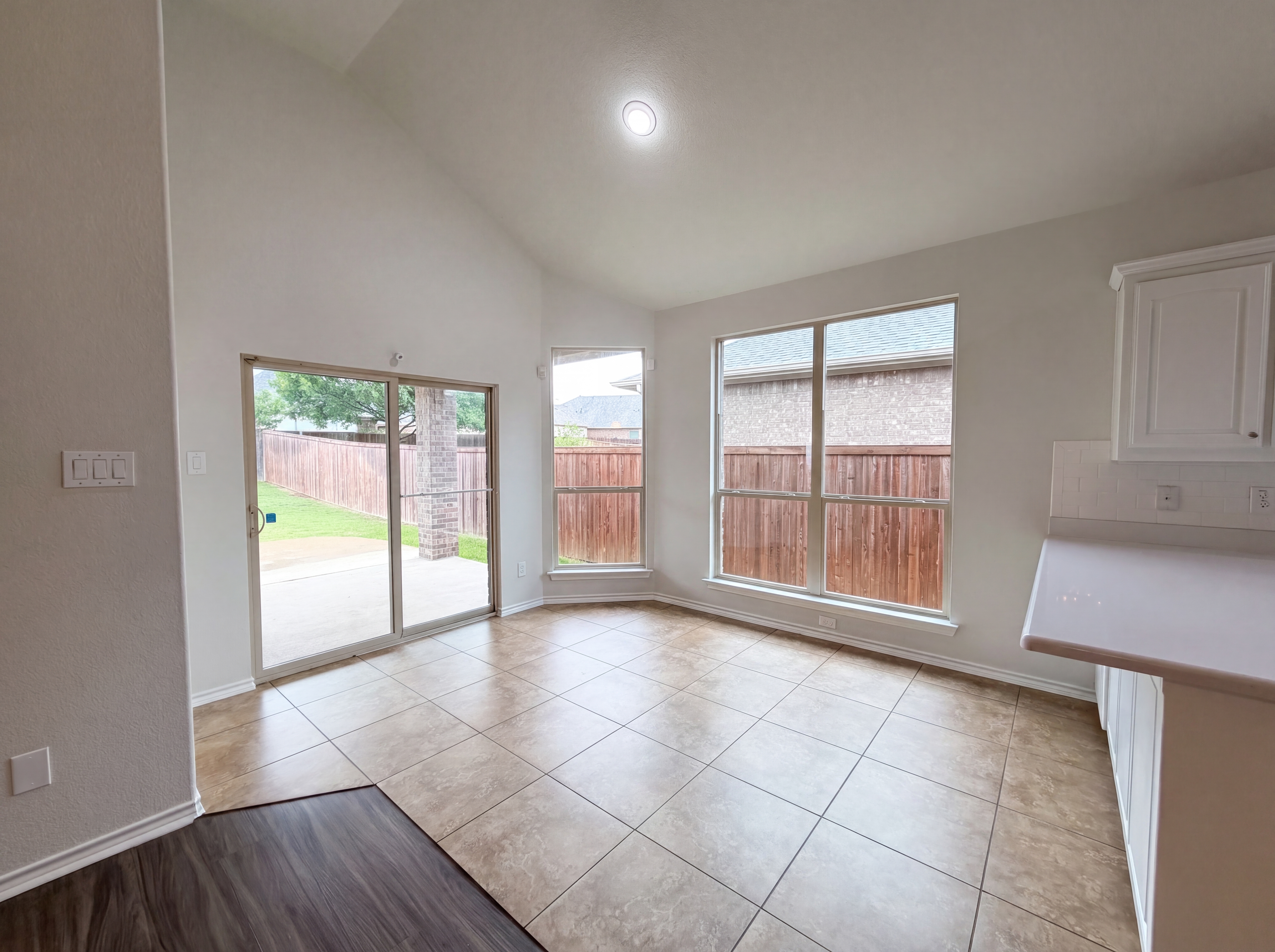 Photo 7 of 26 of 12817 Breckenridge Ct, Fort Worth, TX
