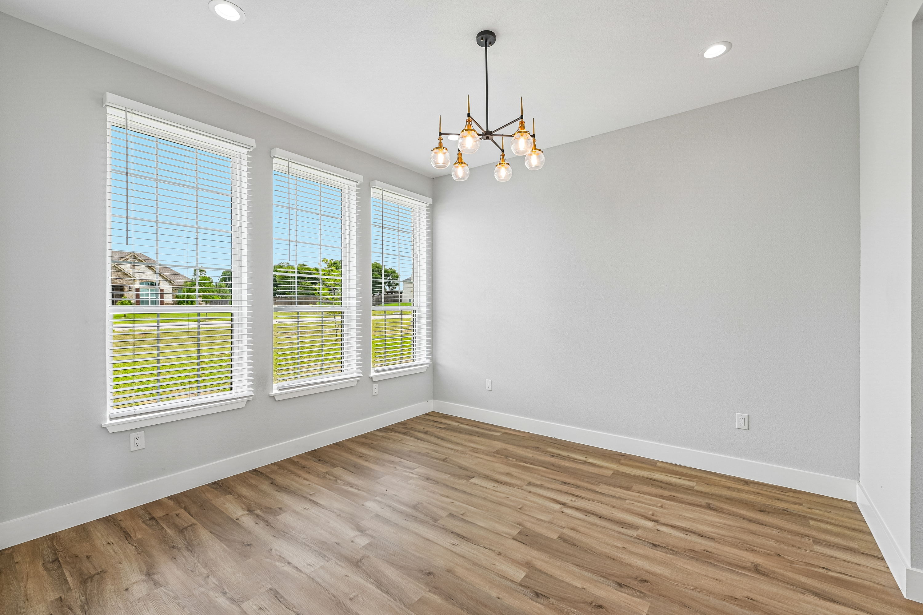 Photo 12 of 44 of 681 Davenport Dr, Waxahachie, TX