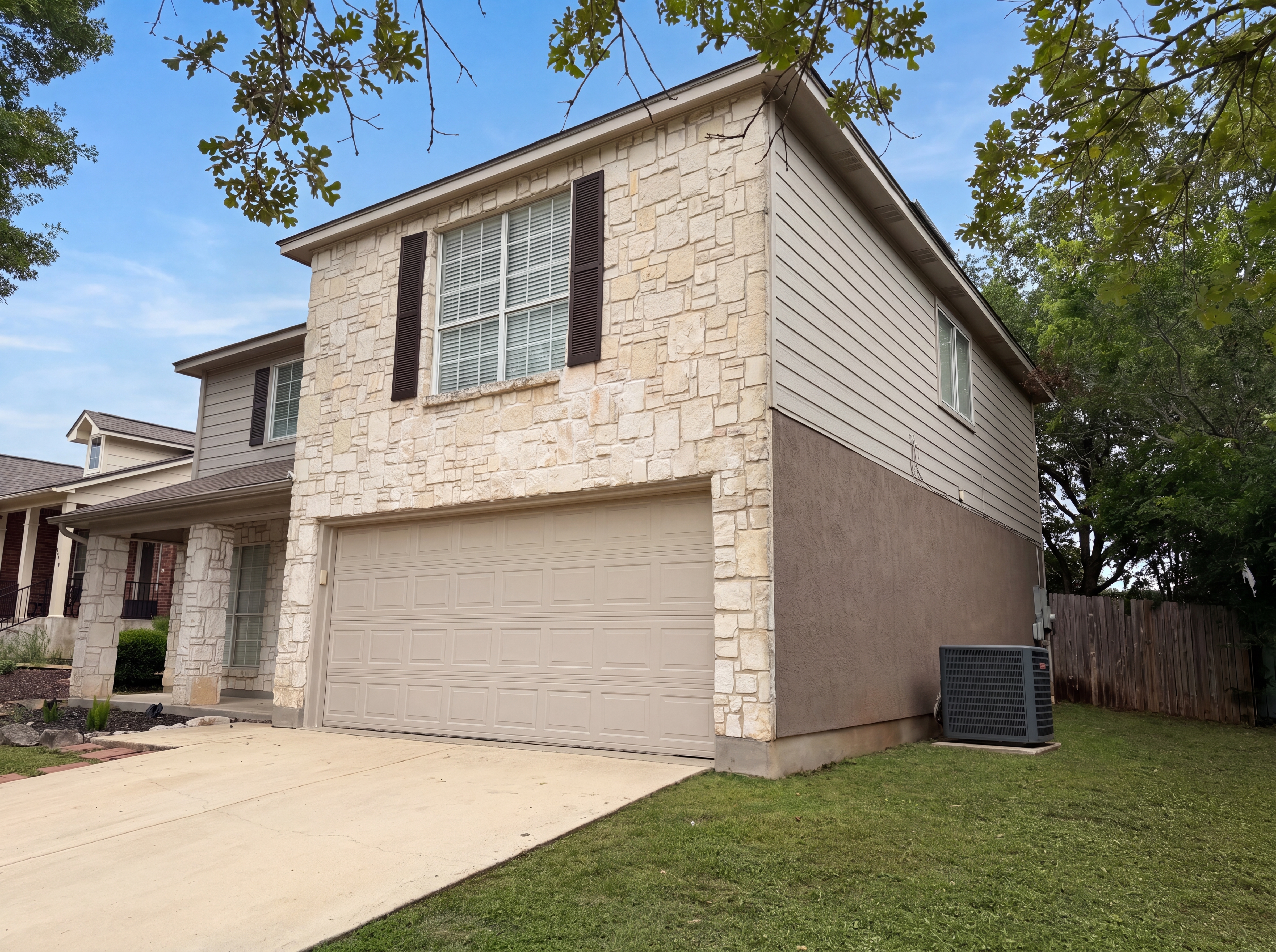 Photo 14 of 18 of 8423 Berry Knoll Dr, Universal City, TX