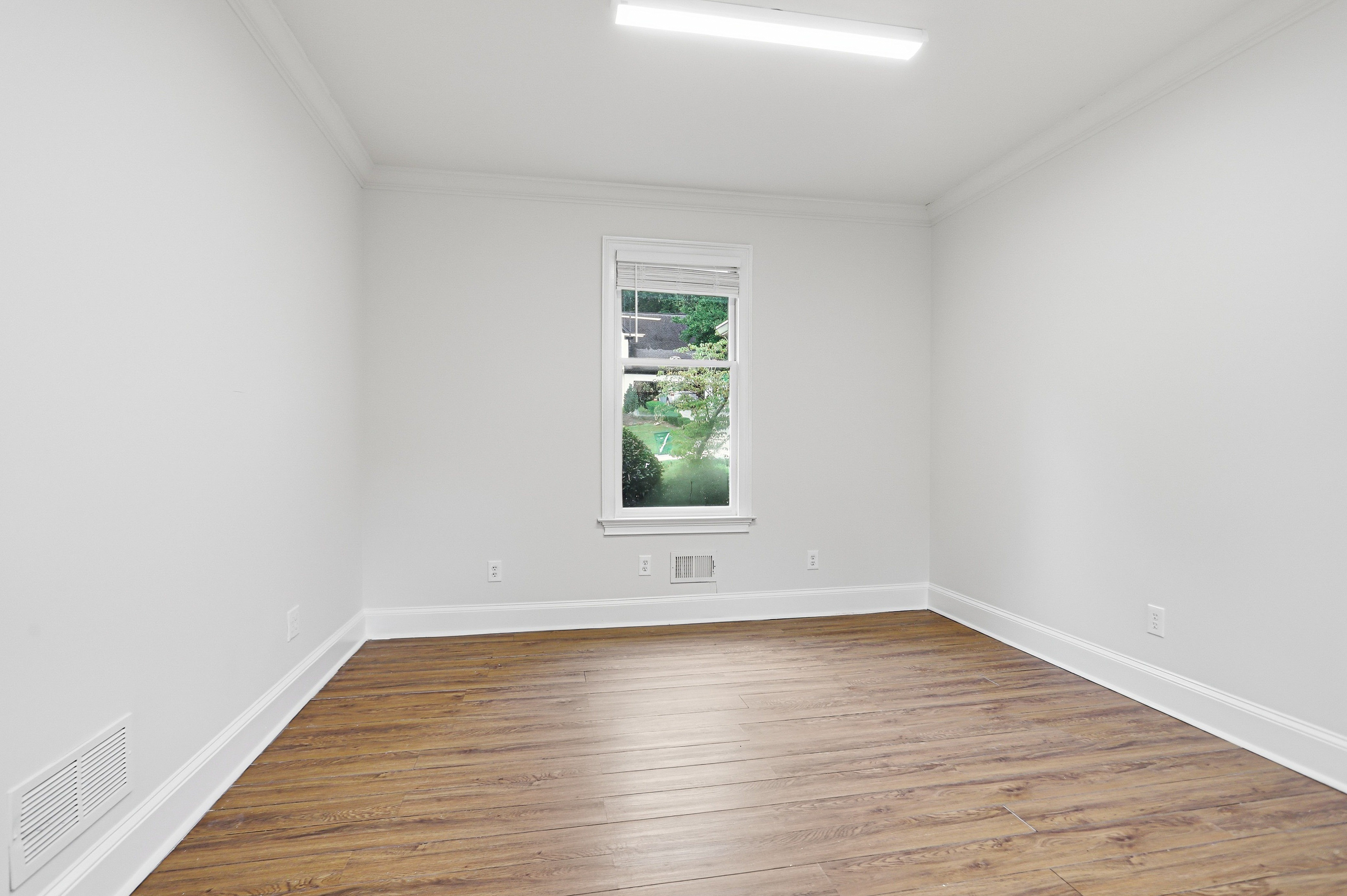 Photo 18 of 28 of 1102 Timber Glen Ct SW, Lilburn, GA