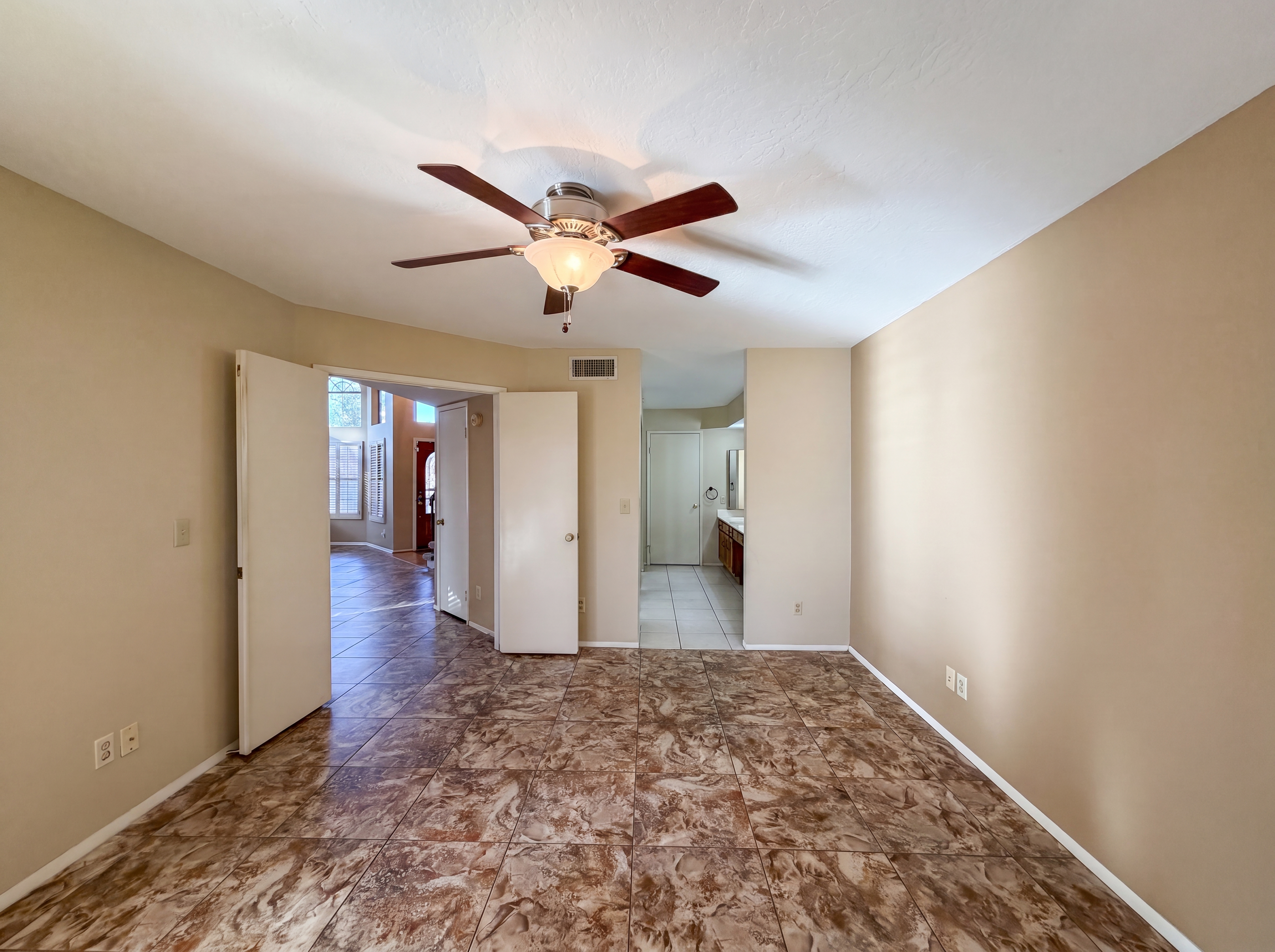 Photo 12 of 28 of 12346 S Shoshoni Dr, Phoenix, AZ
