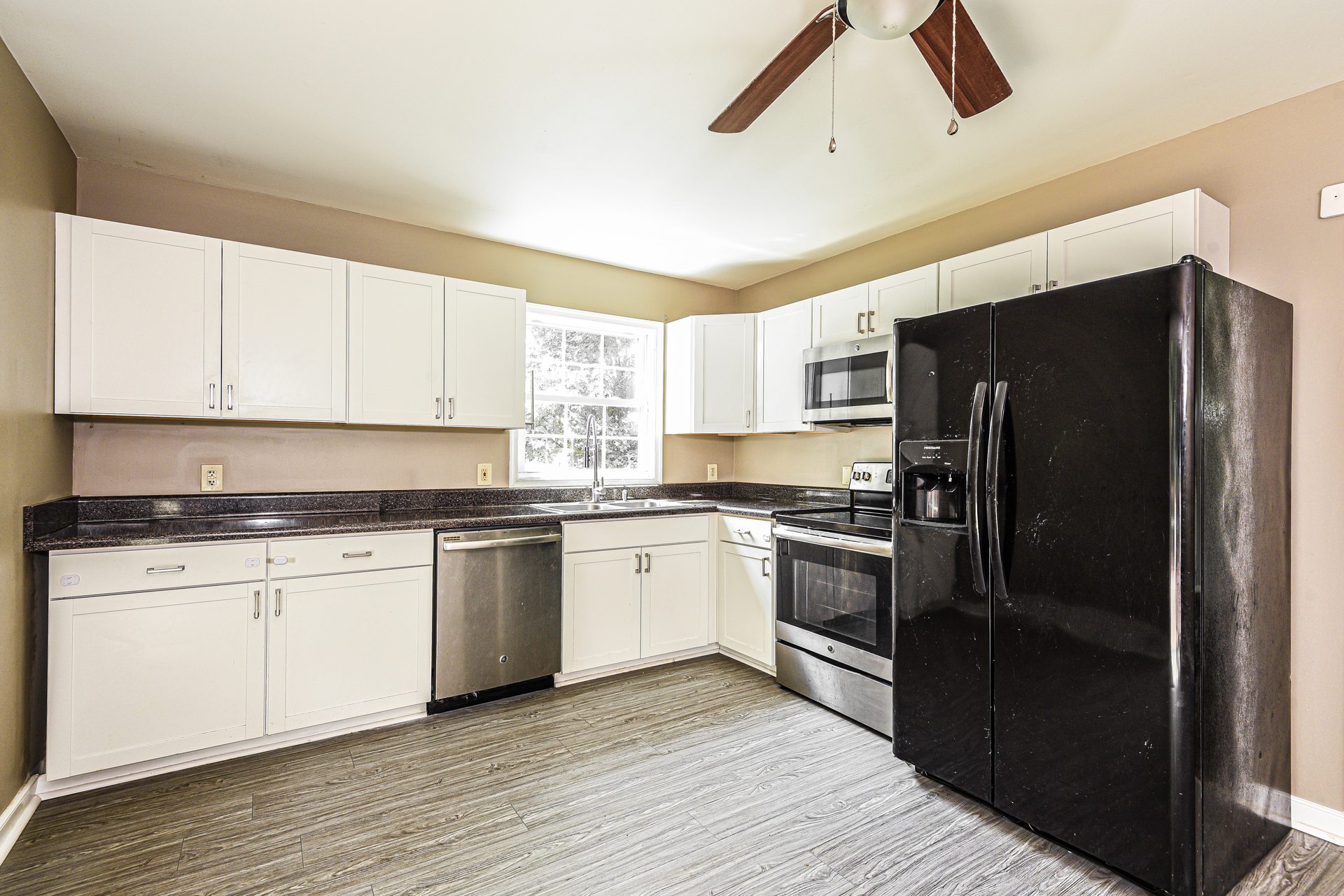 Photo 2 of 21 of 825 Nottoway Ave, Blackstone, VA
