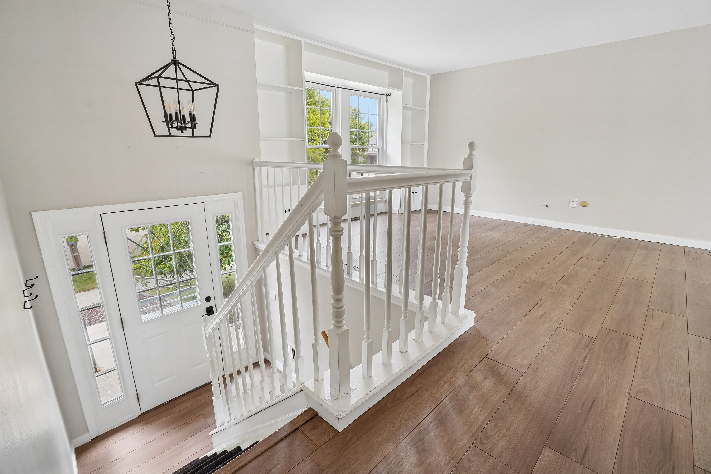 Photo 6 of 37 of 18923 Orleans Pl, Woodhaven, MI