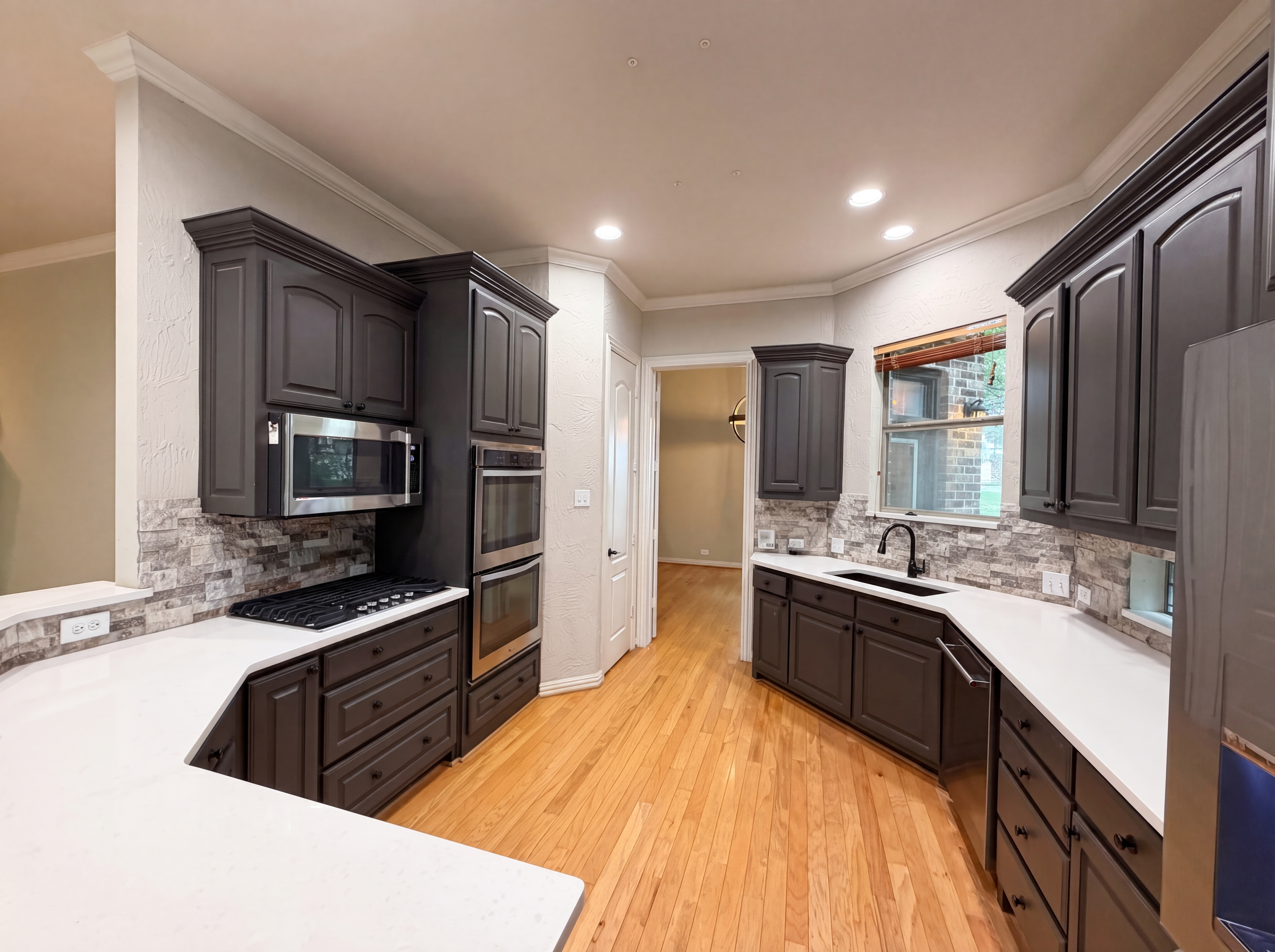 Photo 14 of 29 of 1309 Winding Brook Dr, Garland, TX