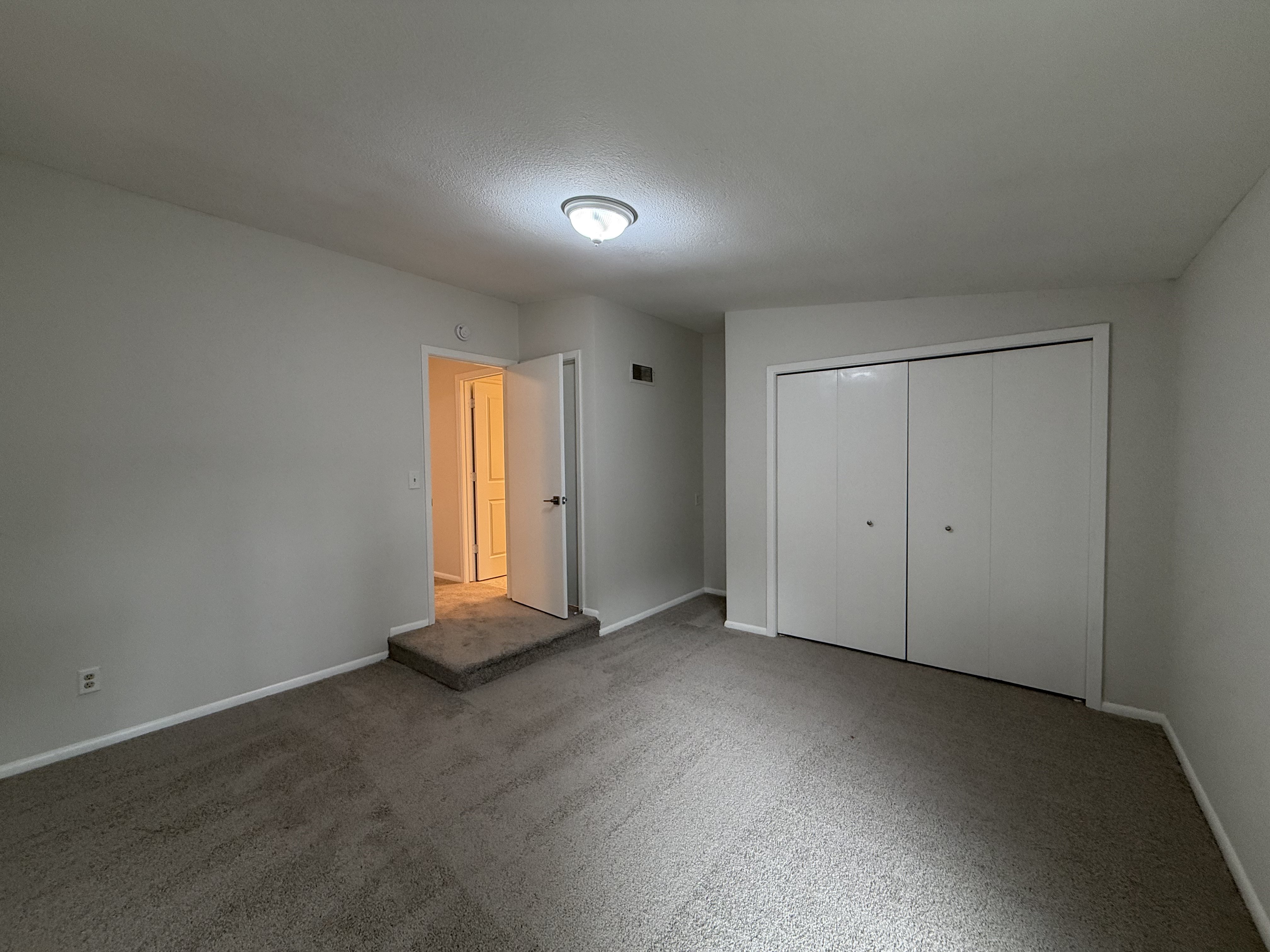 Photo 4 of 22 of 15391 Trillium Cir, Eden Prairie, MN