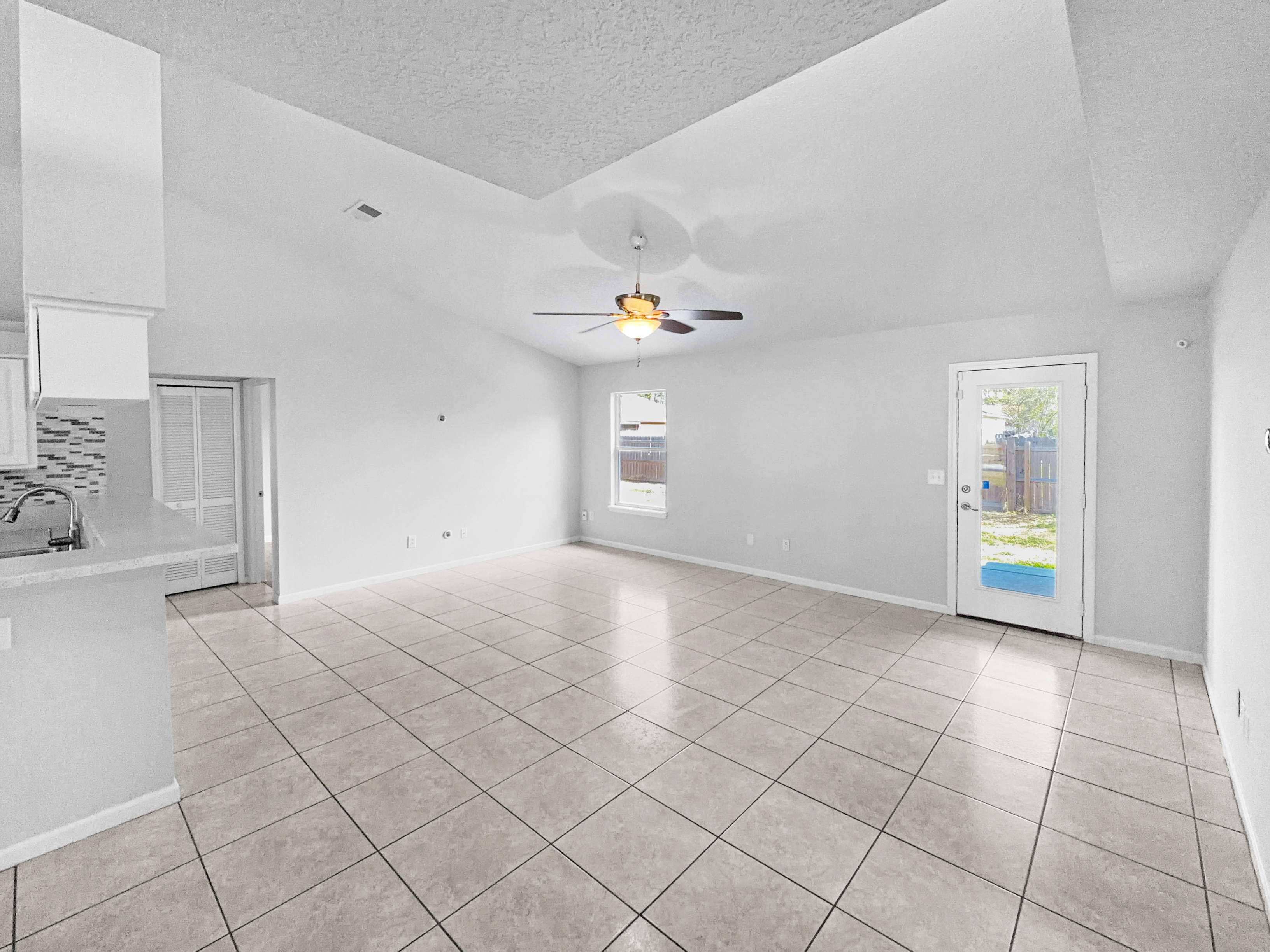 Photo 7 of 21 of 2158 Joseph Hewes Ct, Orange Park, FL