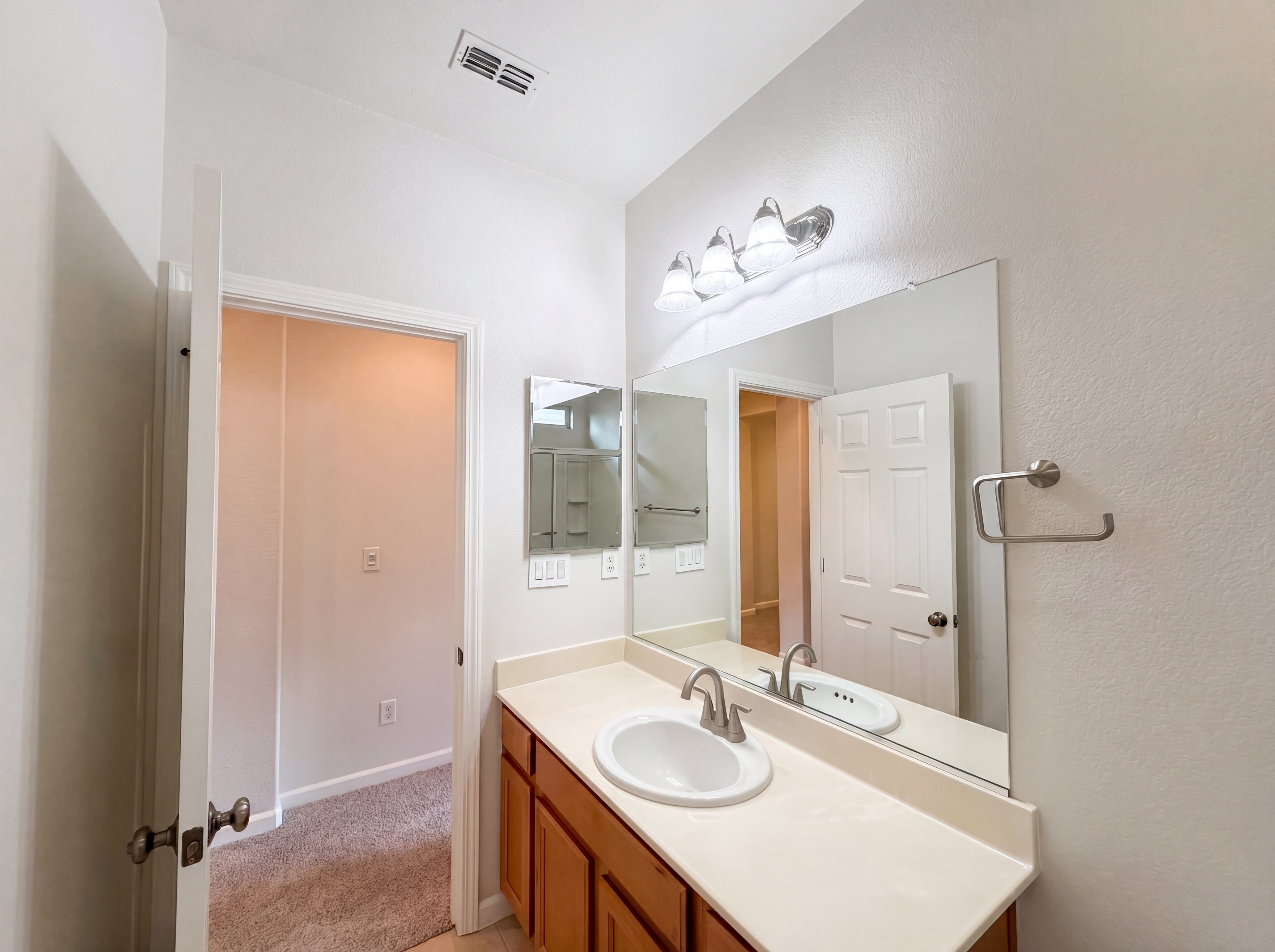 Photo 16 of 43 of 8532 Hawley Way, Elk Grove, CA