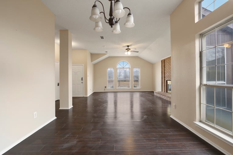 Photo 14 of 26 - 1113 Rosewood Ln, Lancaster, TX 75146