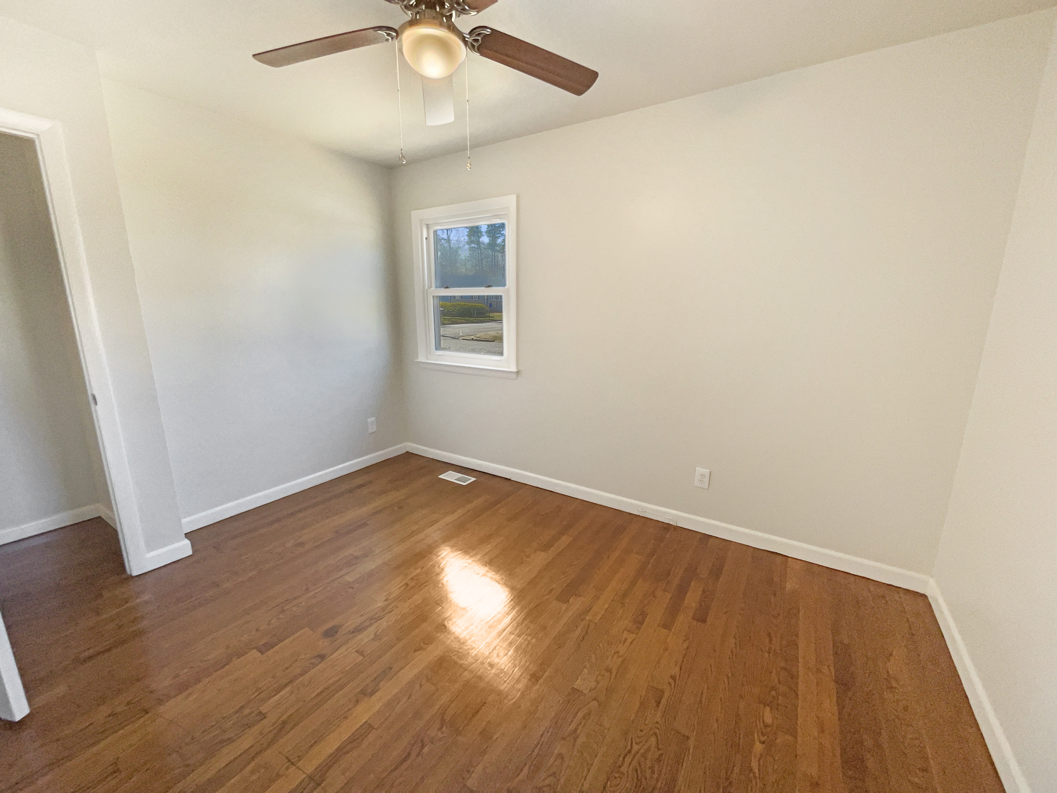 Photo 5 of 30 of 2807 Clingman St, Hopewell, VA