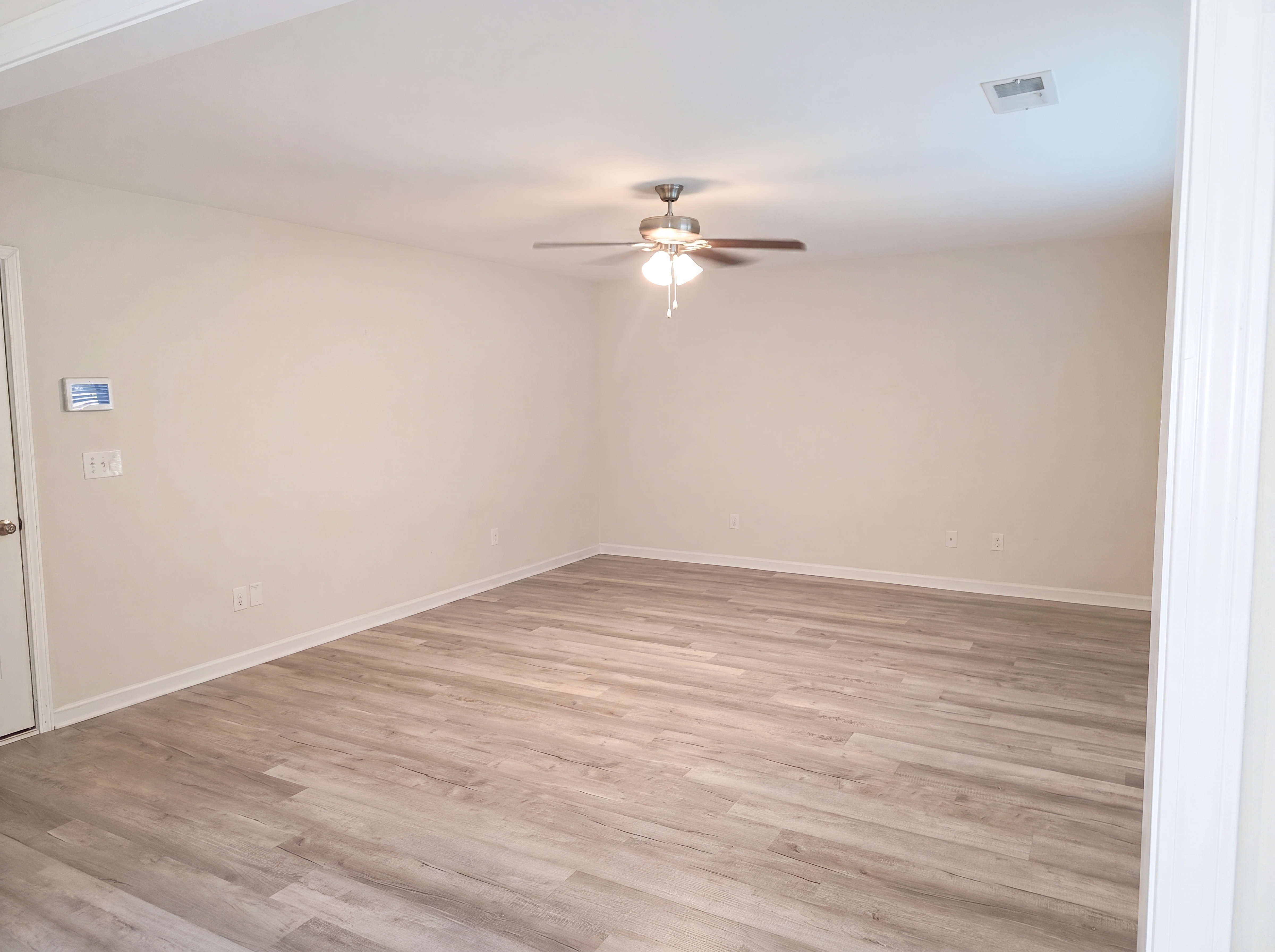 Photo 8 of 22 of 2050 Barnhart Dr, Sumter, SC