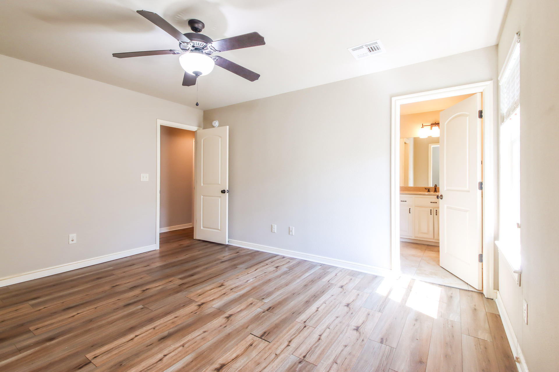 Photo 4 of 22 of 5874 E 145th St S, Bixby, OK