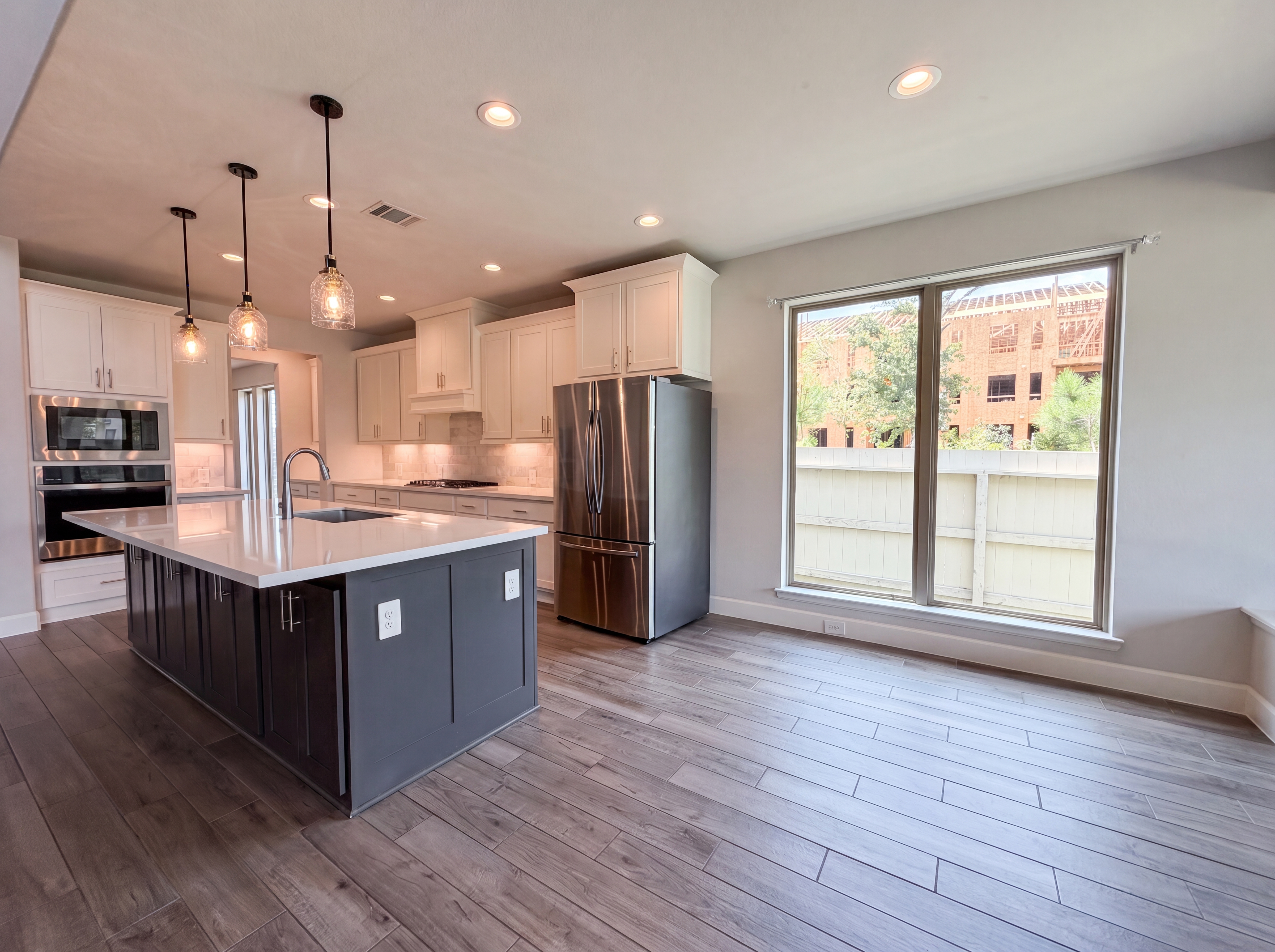 Photo 7 of 29 of 15418 Legacy Park Way, Pinehurst, TX