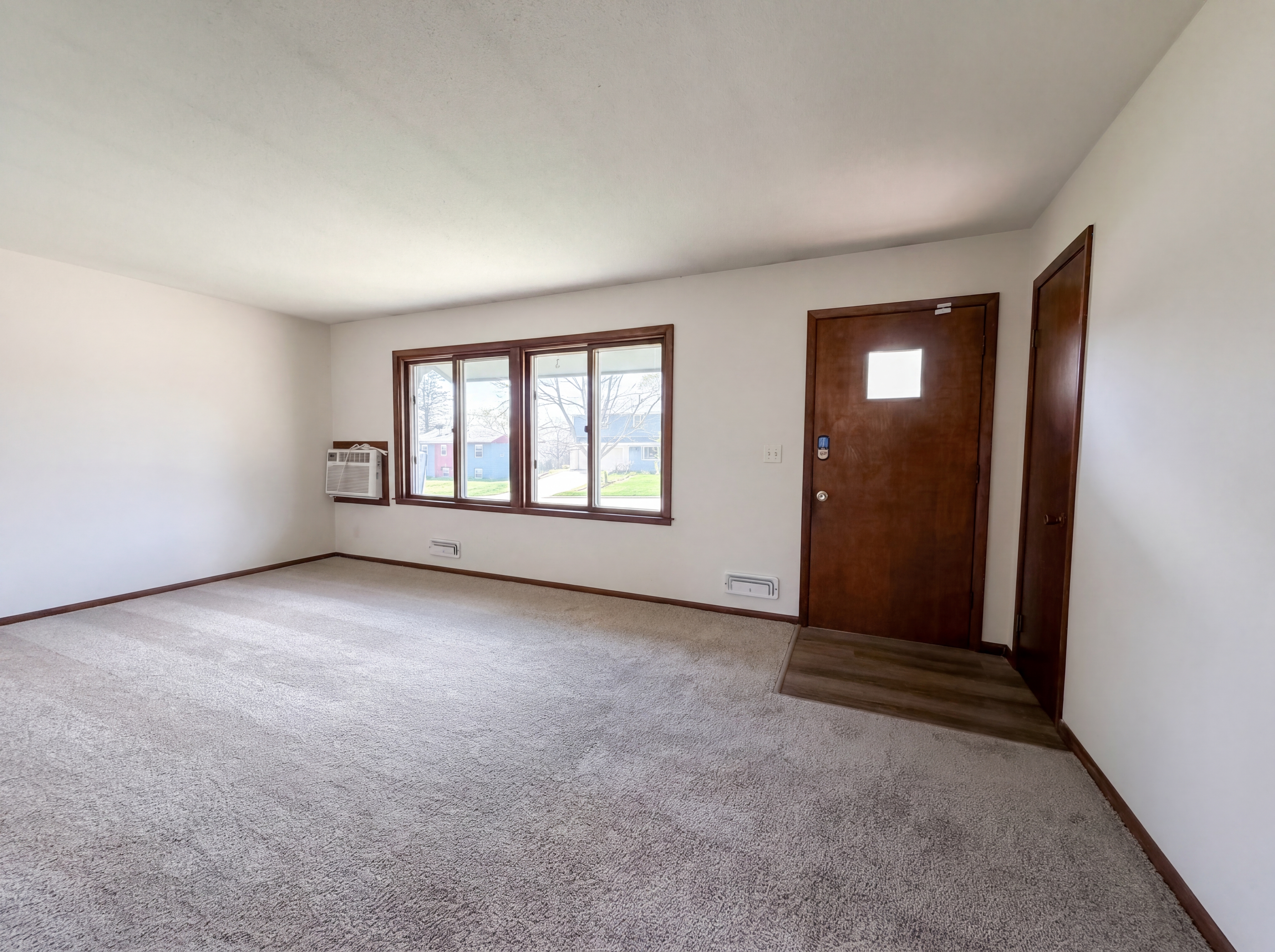 Photo 3 of 16 of 8183 Henslowe Ave S, Cottage Grove, MN