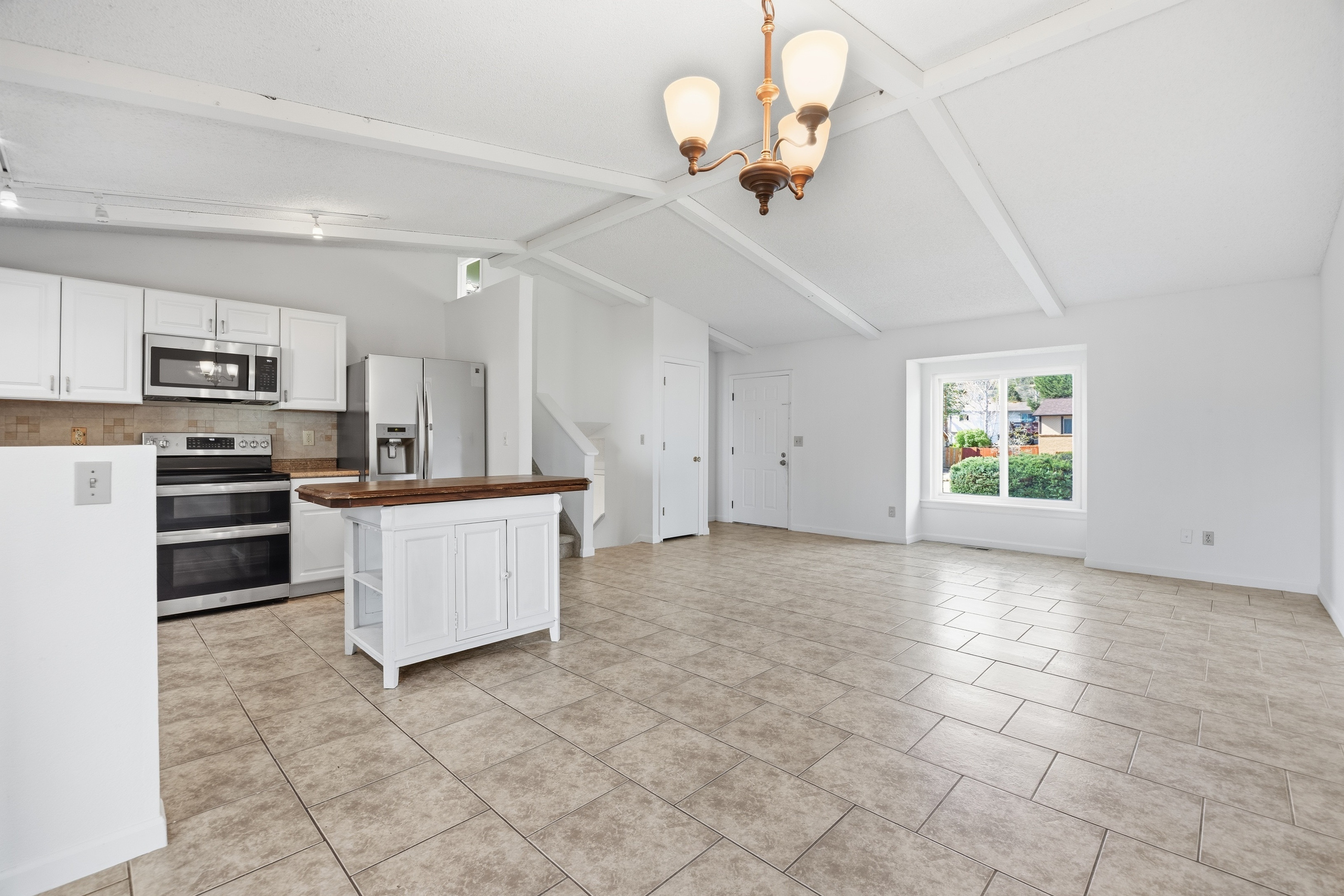 Photo 11 of 51 of 912 Amsterdam Dr, Colorado Springs, CO