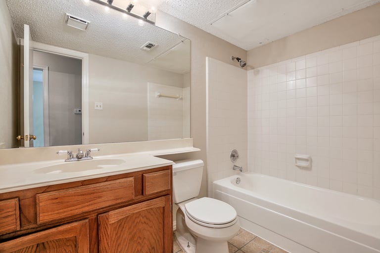 Photo 12 of 26 - 5804 Maurie Dr, Watauga, TX 76148