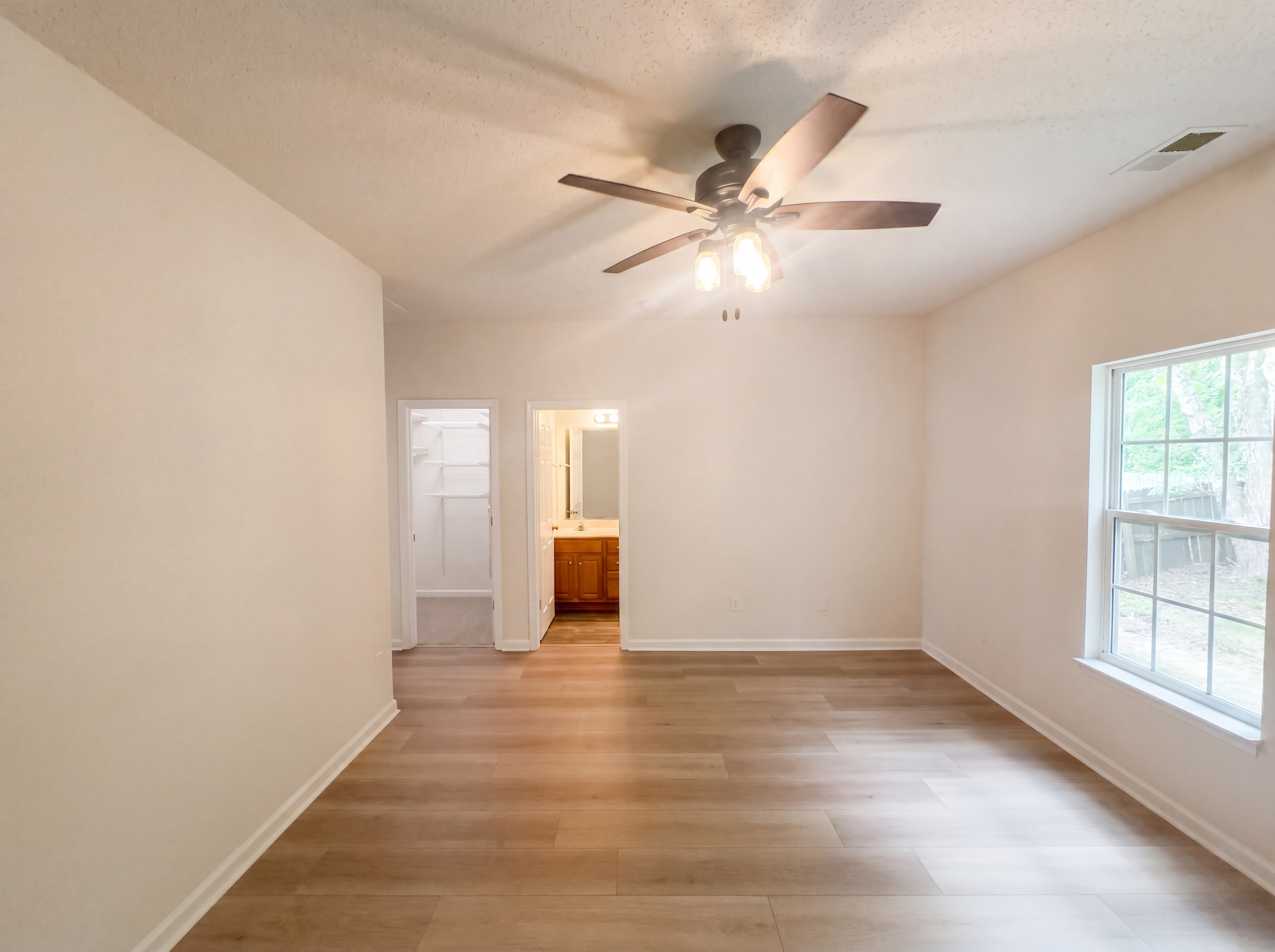 Photo 4 of 17 of 2855 Mossy Meadow Dr, High Point, NC