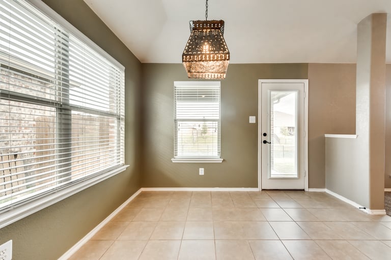 Photo 3 of 32 - 890 Lancashire Ln, Aubrey, TX 76227