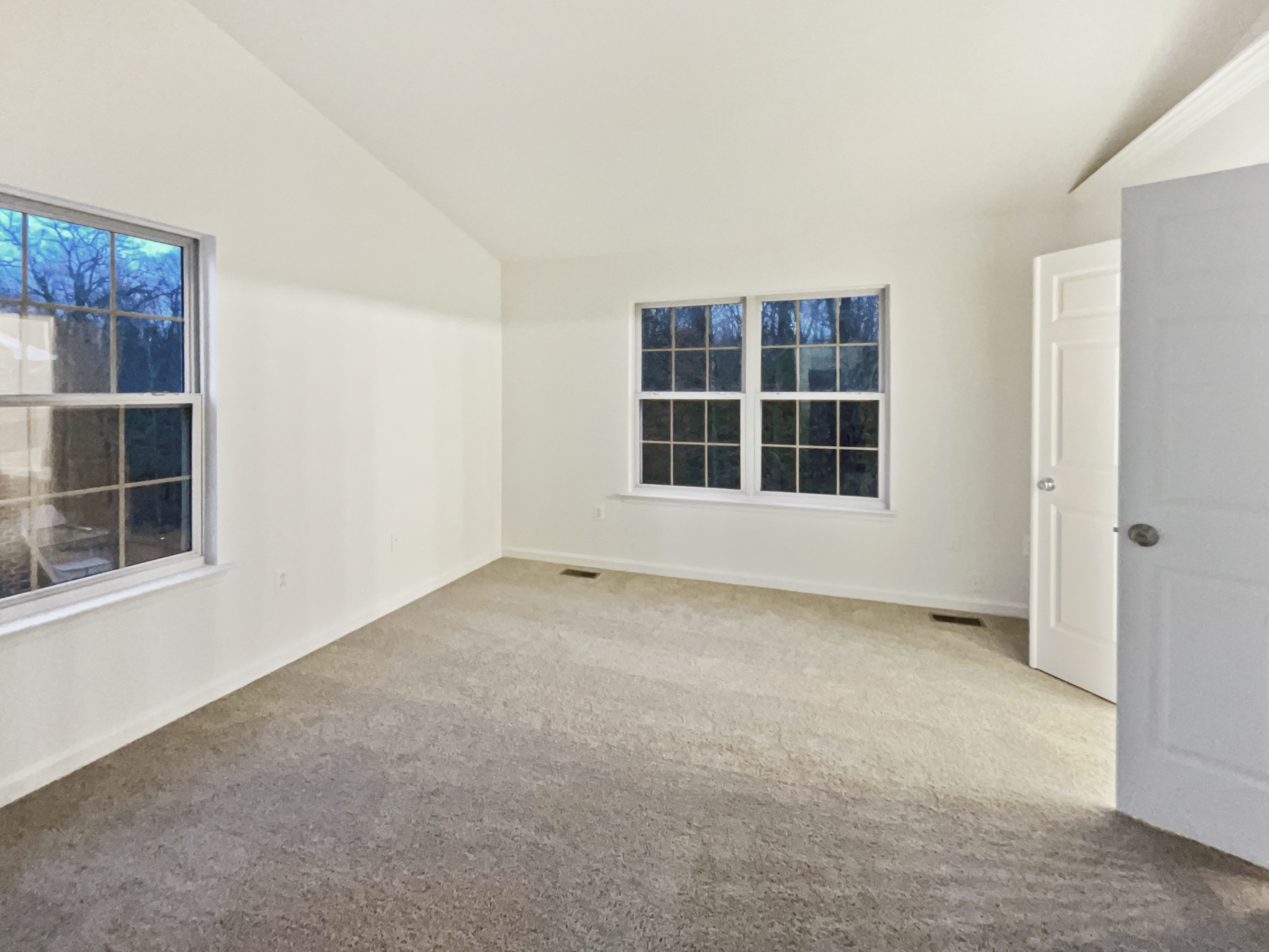 Photo 15 of 45 of 10800 Nautica Pl, White Plains, MD