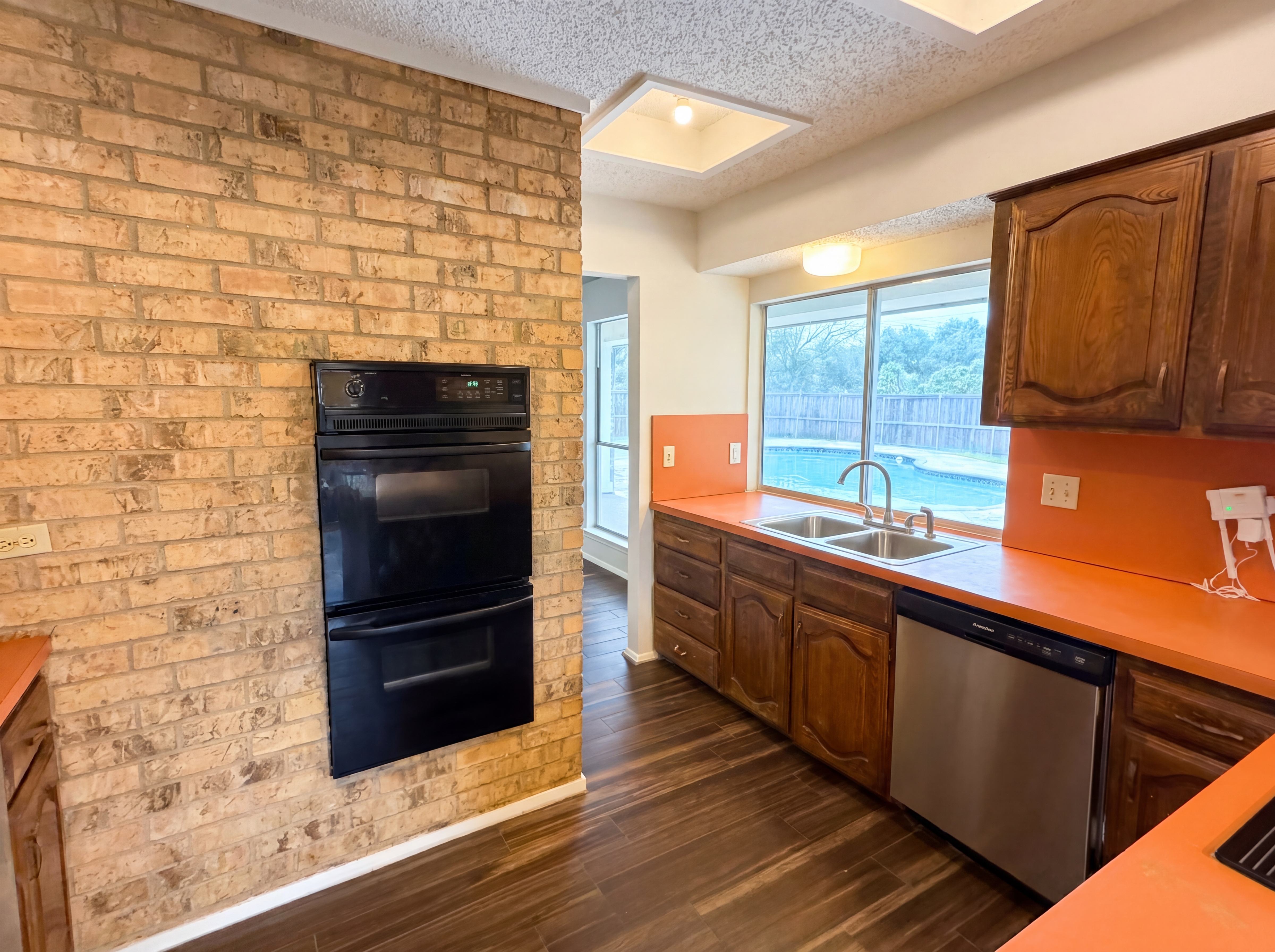 Photo 9 of 28 of 3701 Westminster Dr, Carrollton, TX