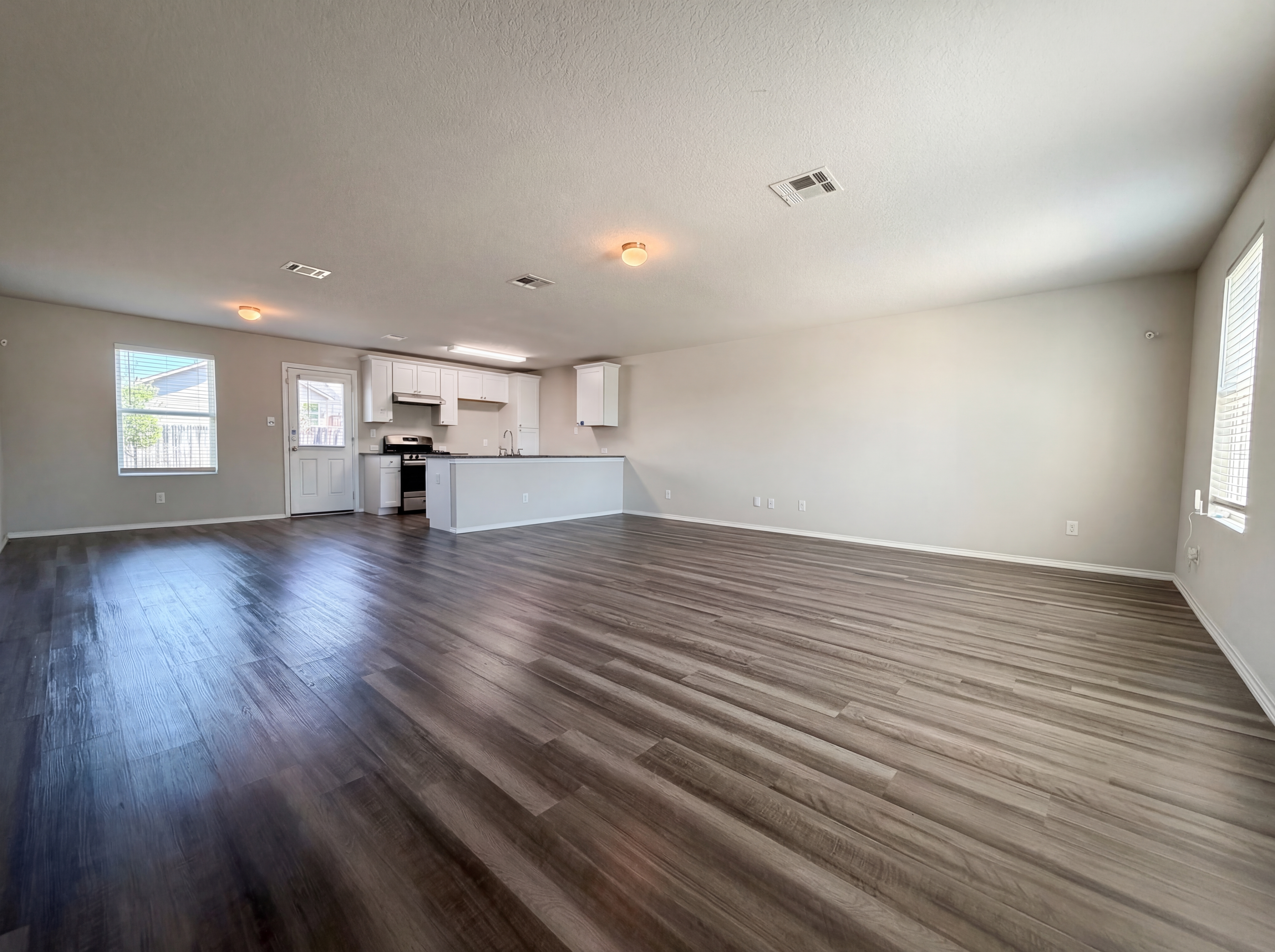 Photo 8 of 17 of 210 Expedition Way, San Antonio, TX