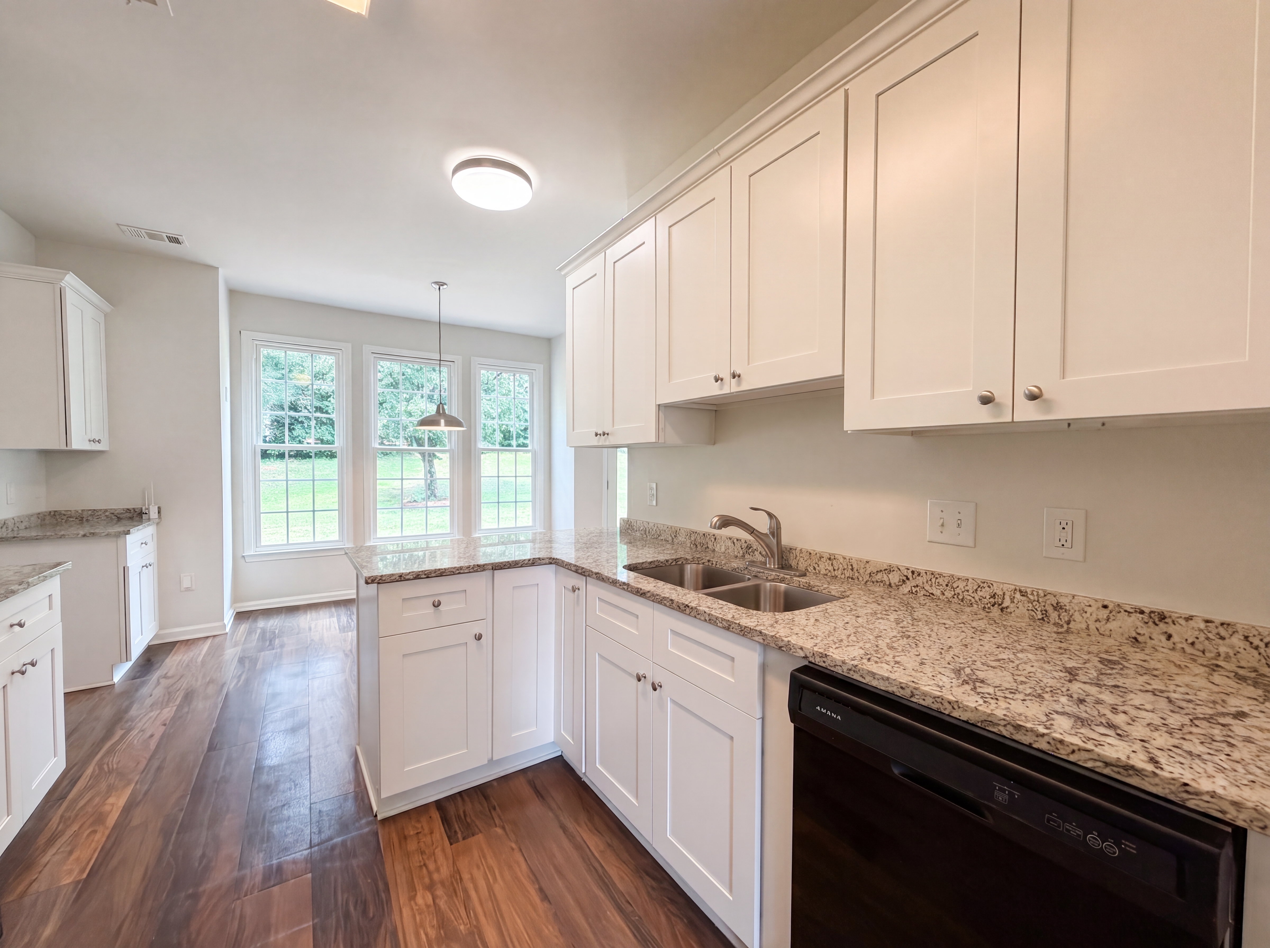 Photo 10 of 29 of 4141 Stillwater Pt, Ellenwood, GA