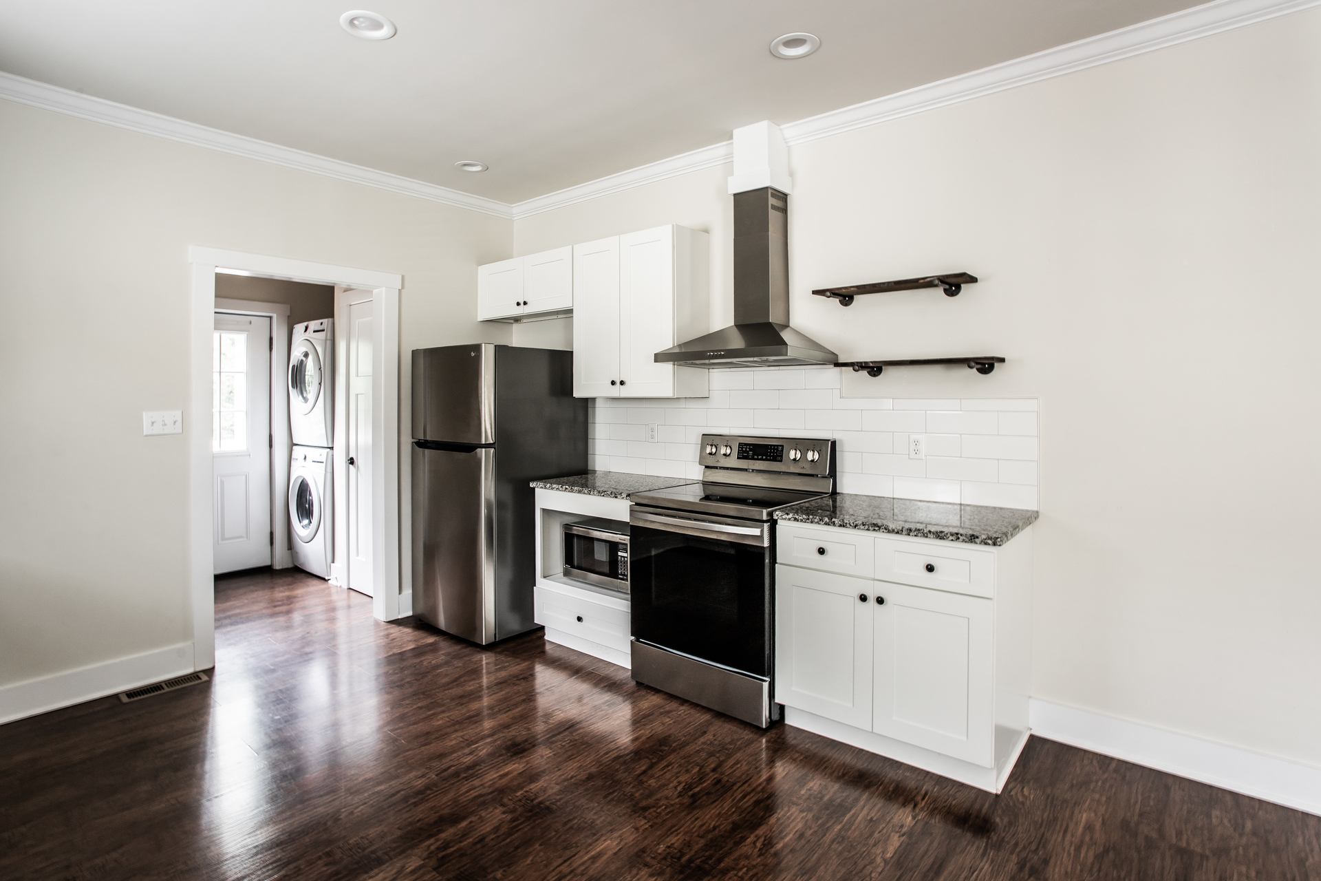 Photo 2 of 21 of 2510 E Glenwood Ave, Knoxville, TN