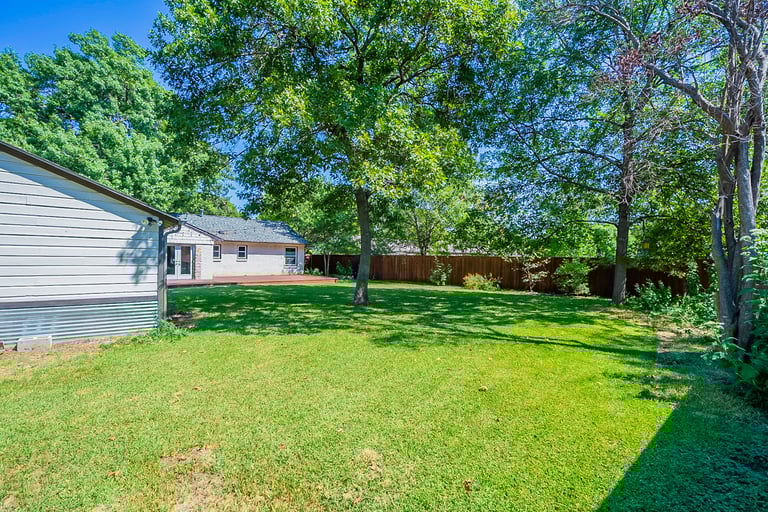 Photo 29 of 29 - 10183 Baronne Cir, Dallas, TX 75218