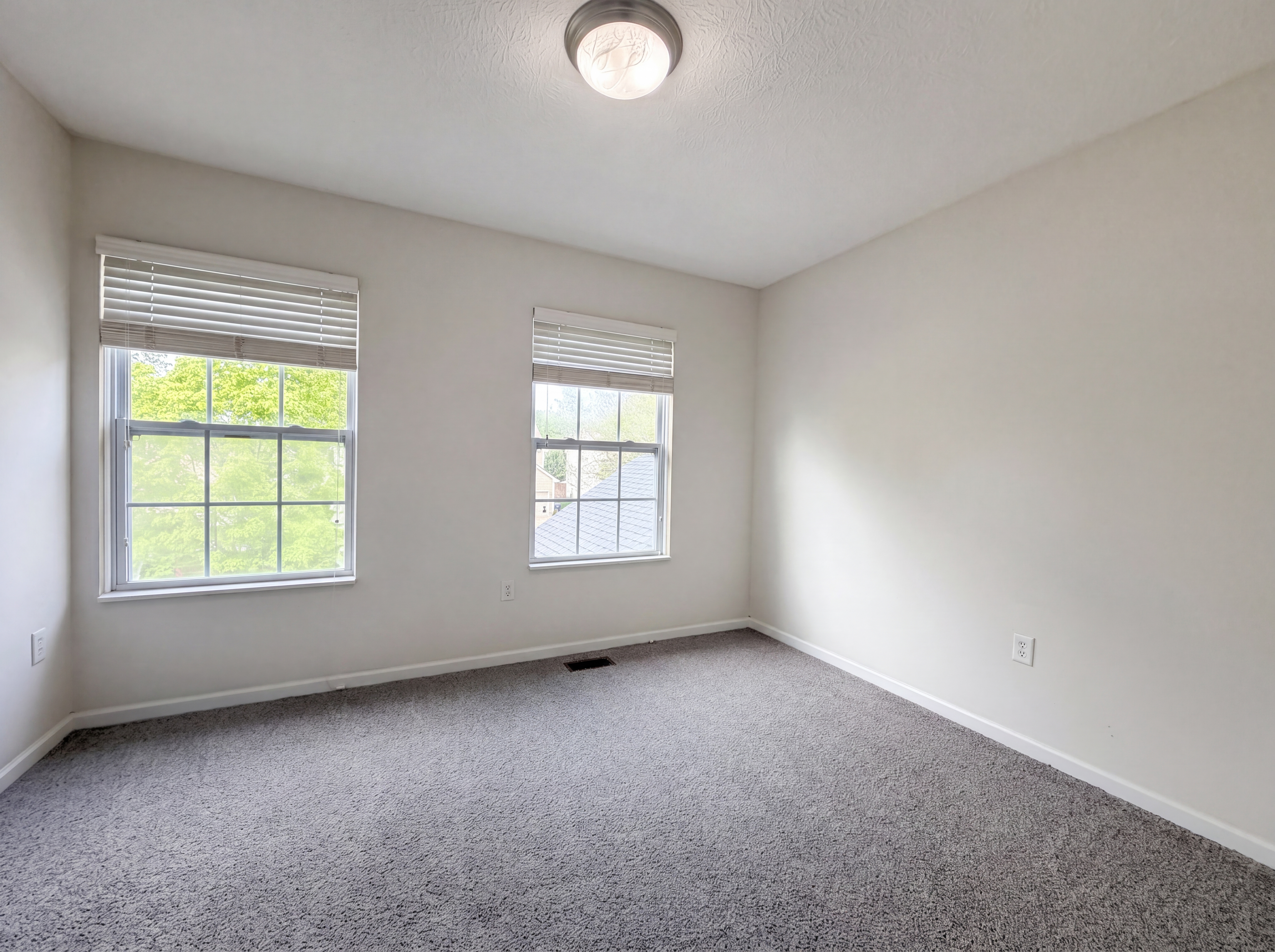Photo 24 of 44 of 7966 Lazelle Woods Dr, Westerville, OH