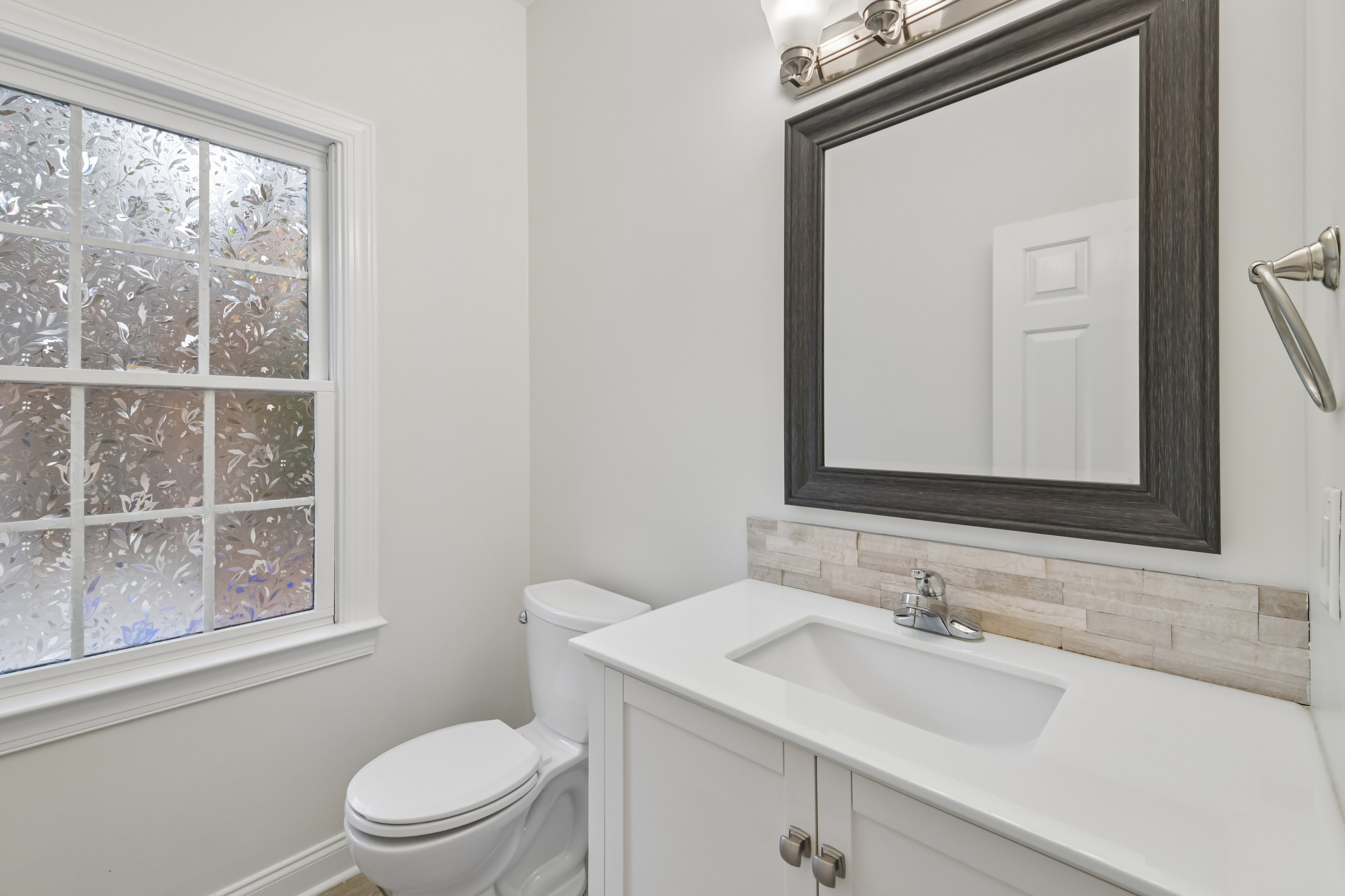 Photo 23 of 56 of 2298 Camden Dr SW, Marietta, GA
