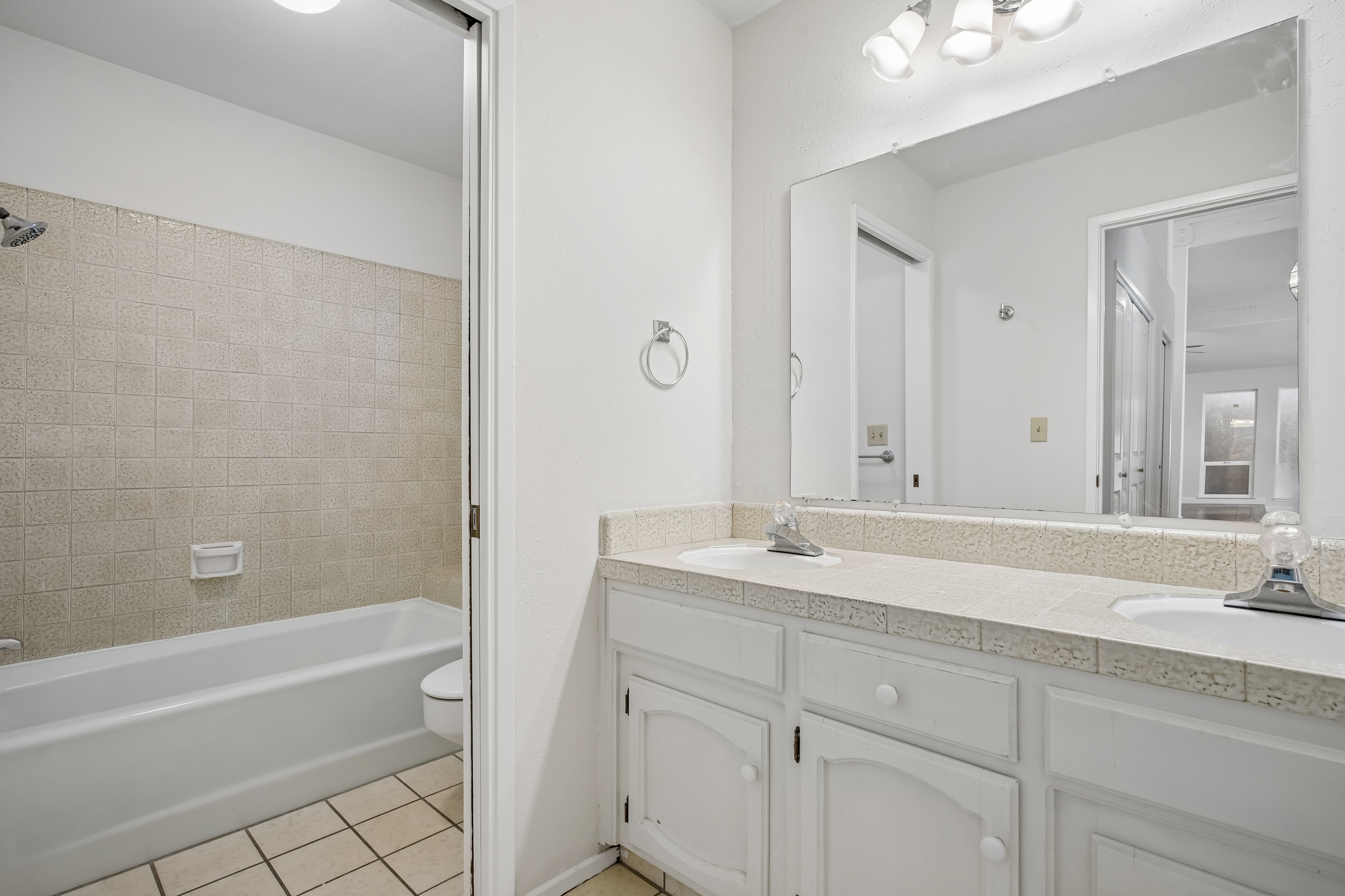 Photo 22 of 31 of 2100 Sandpoint Dr, Modesto, CA