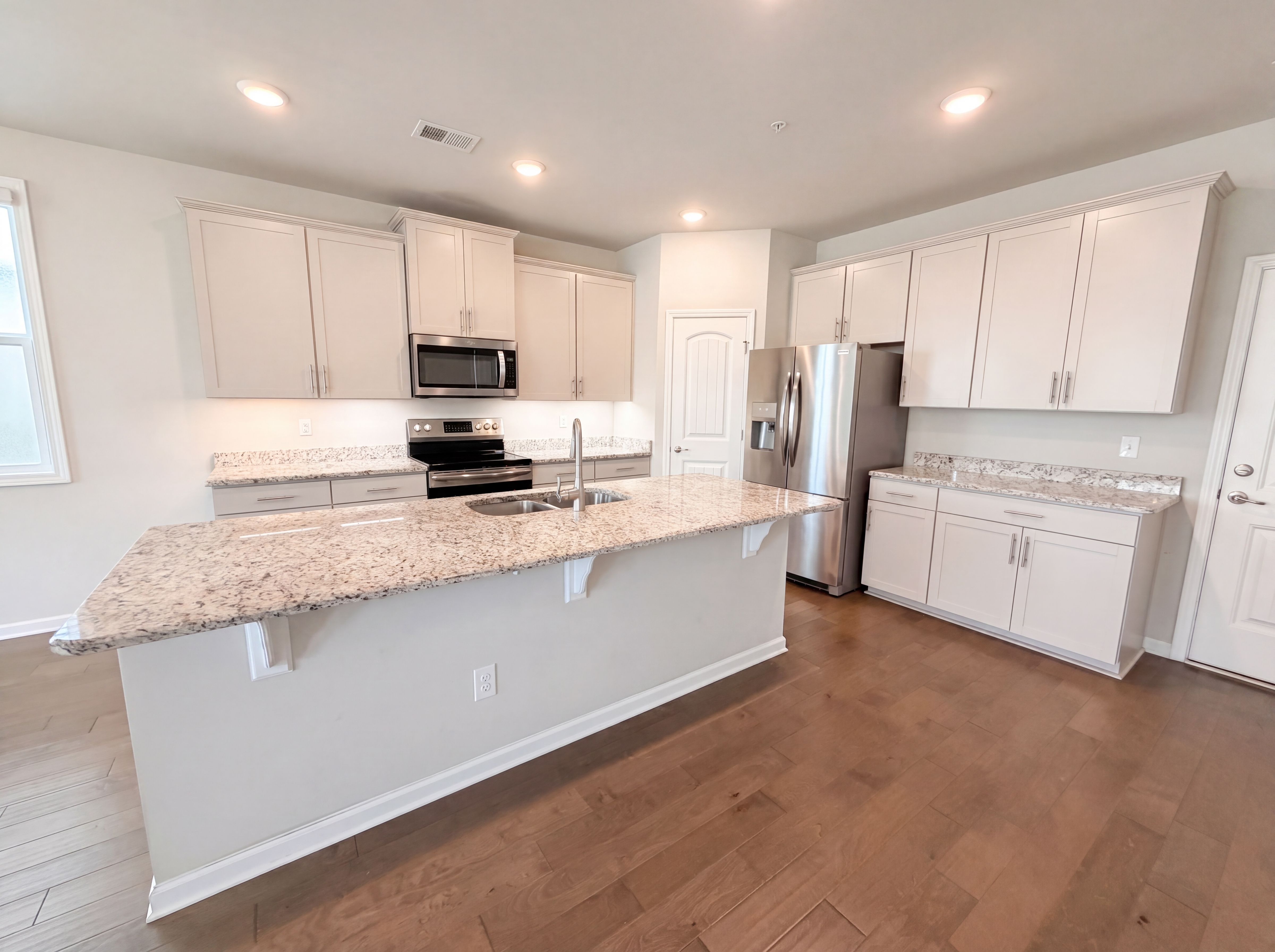 Photo 8 of 21 of 415 Prestige Ct, Pleasant View, TN