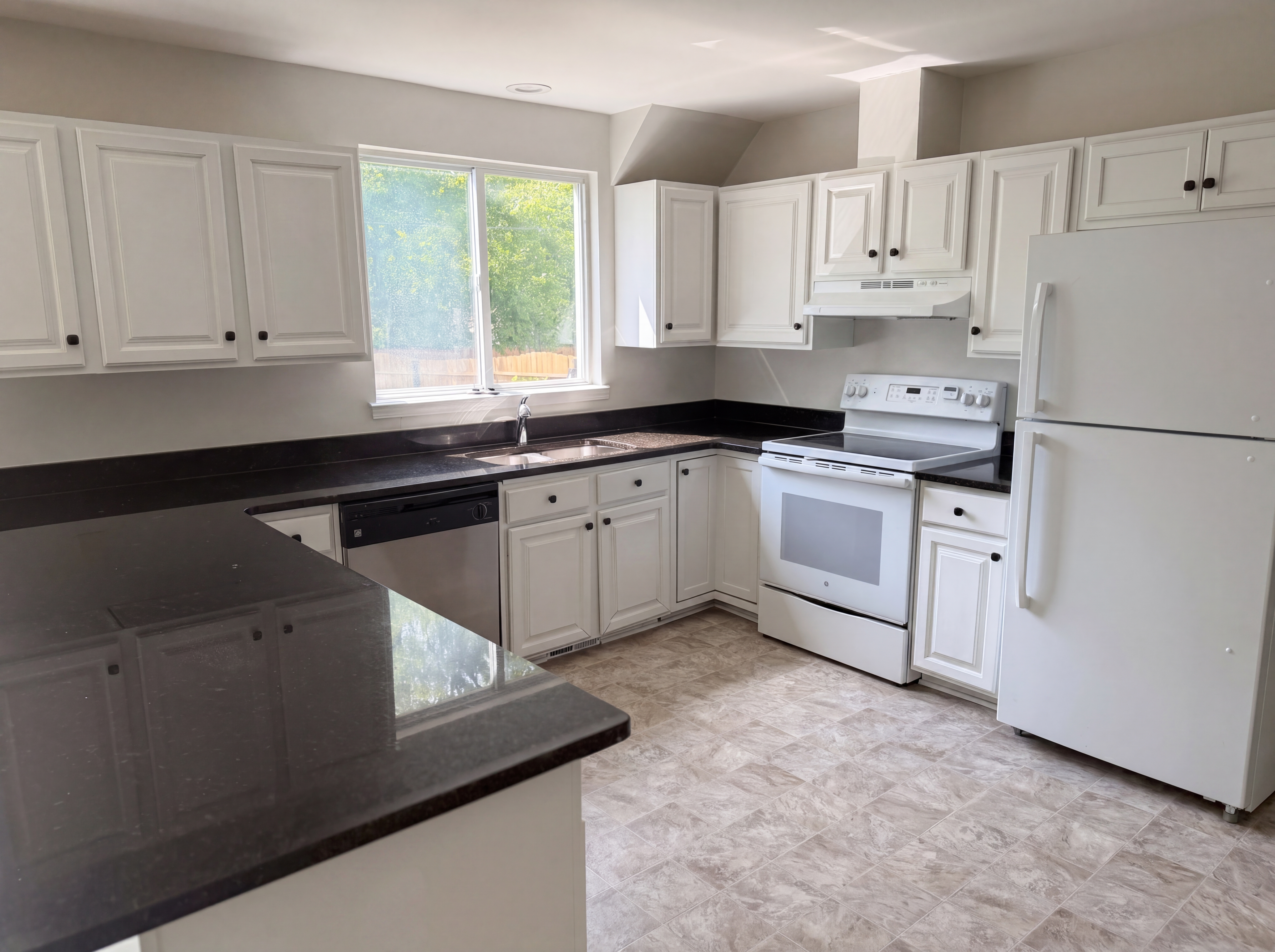Photo 8 of 28 of 21425 Averhill St, Farmington Hills, MI