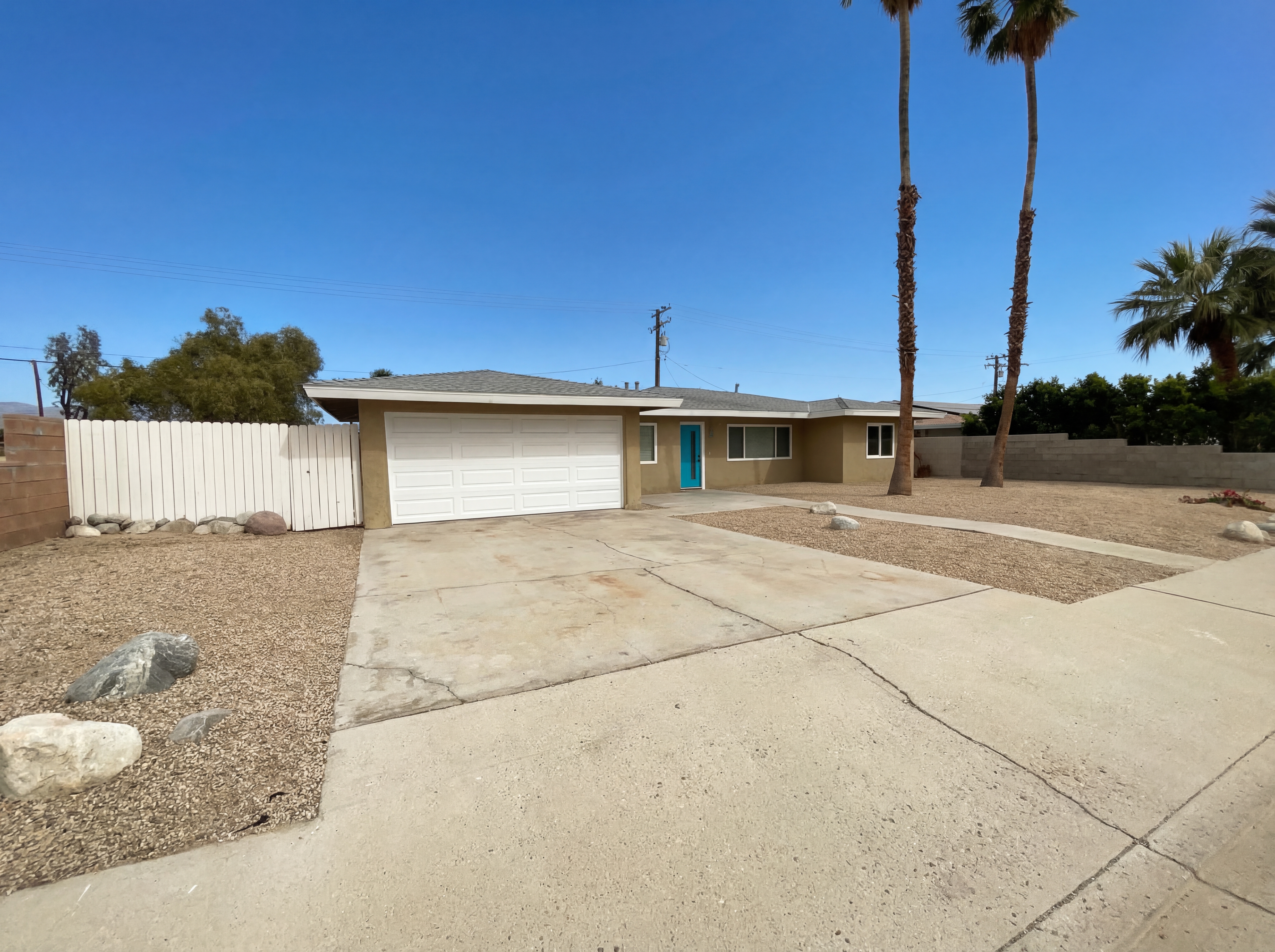 Photo 6 of 20 of 386 W Sunview Ave, Palm Springs, CA