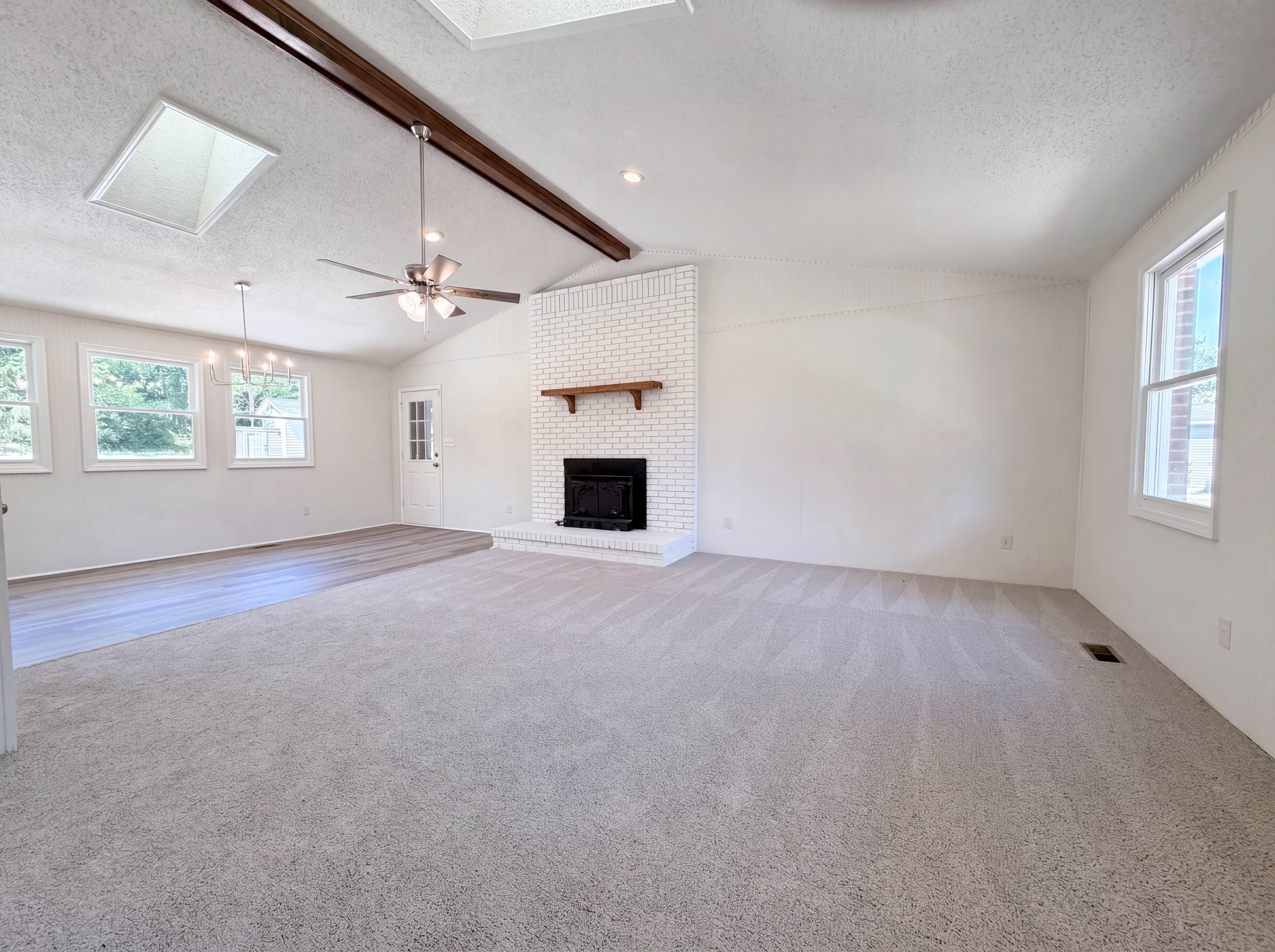 Photo 3 of 18 of 4395 Meadow Ln, Lincolnton, NC