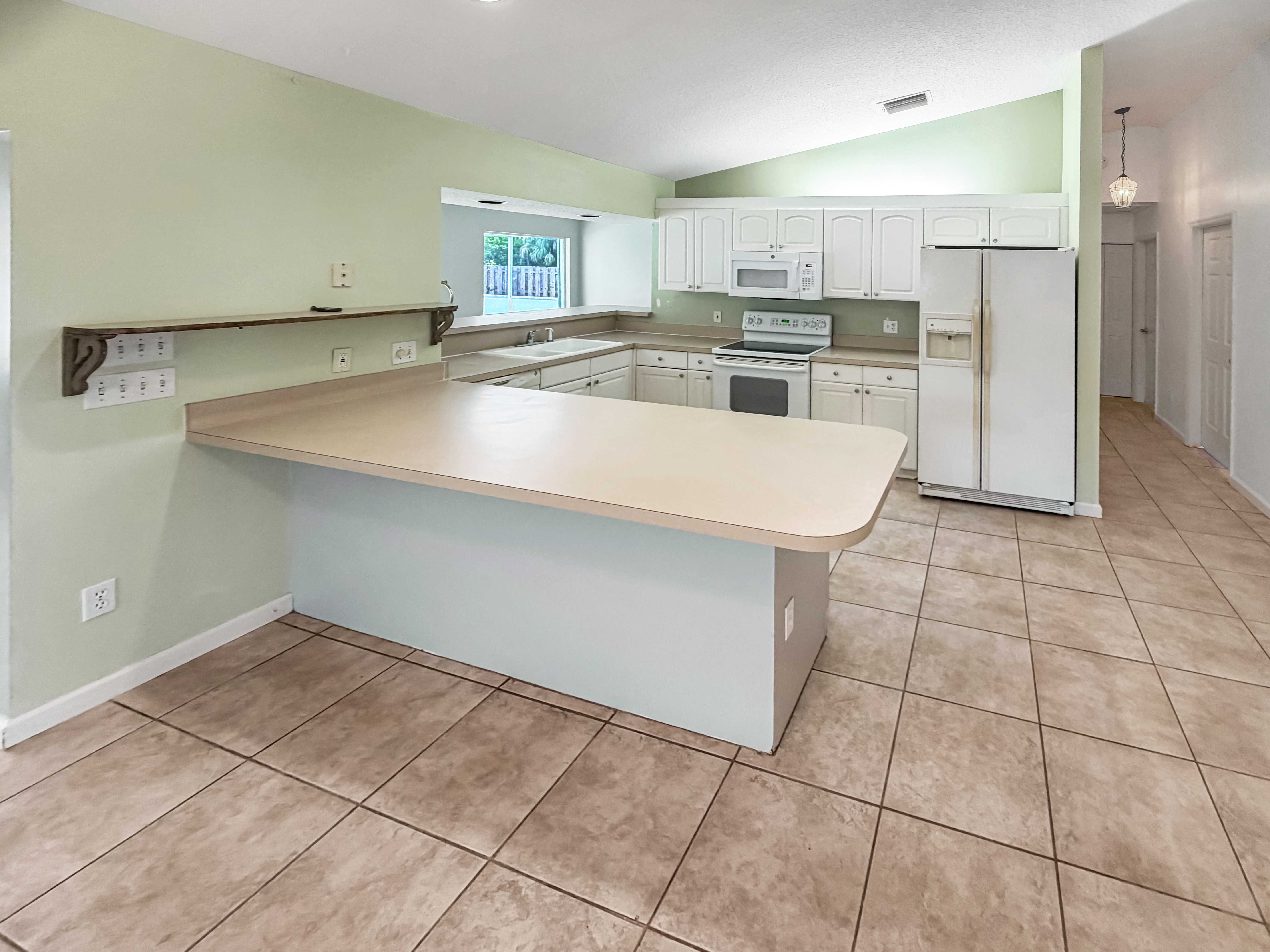 Photo 2 of 18 of 2361 NE 21st Ave, Jensen Beach, FL