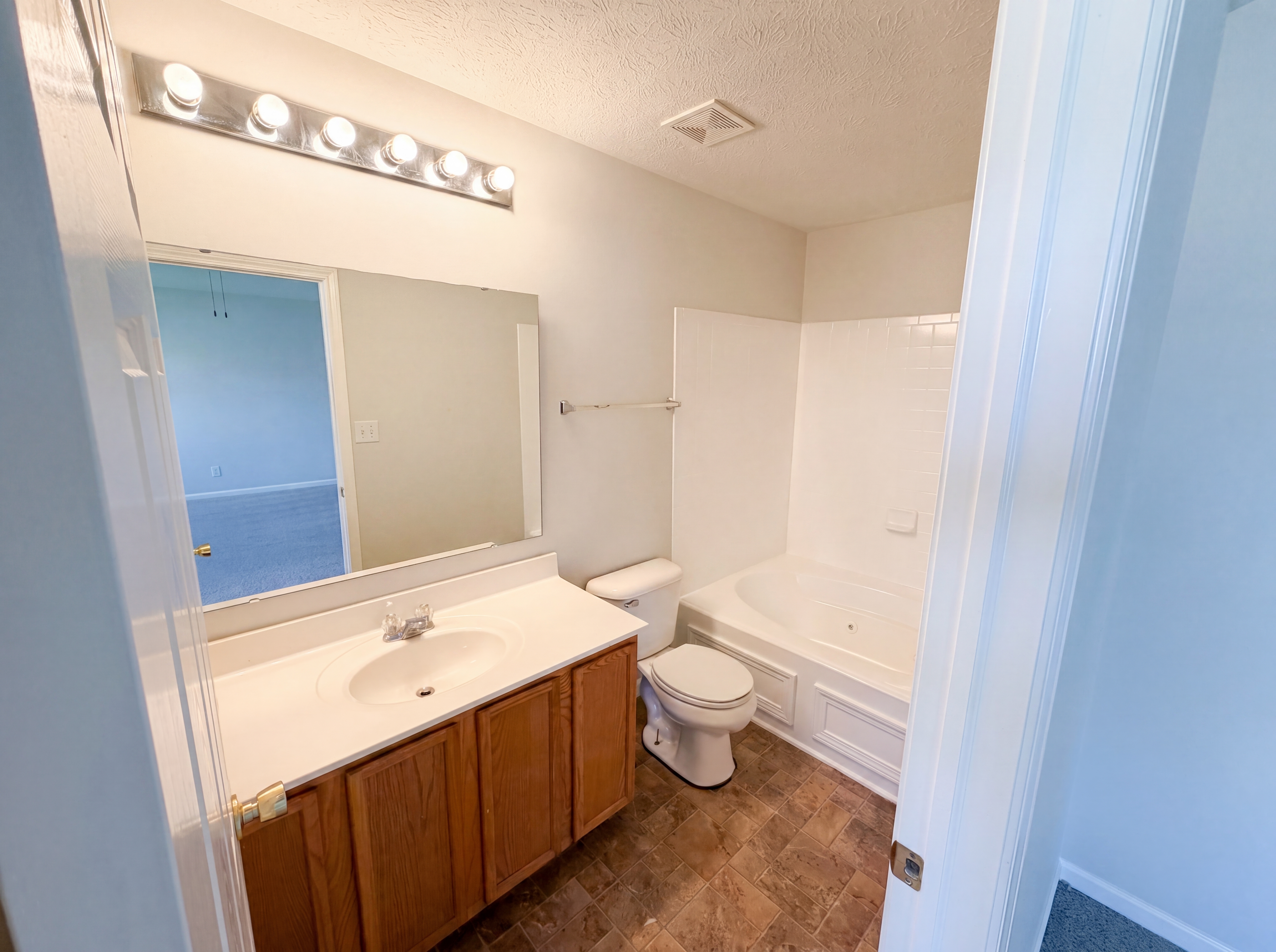 Photo 19 of 22 of 4322 Rhapsody Ln, Indianapolis, IN