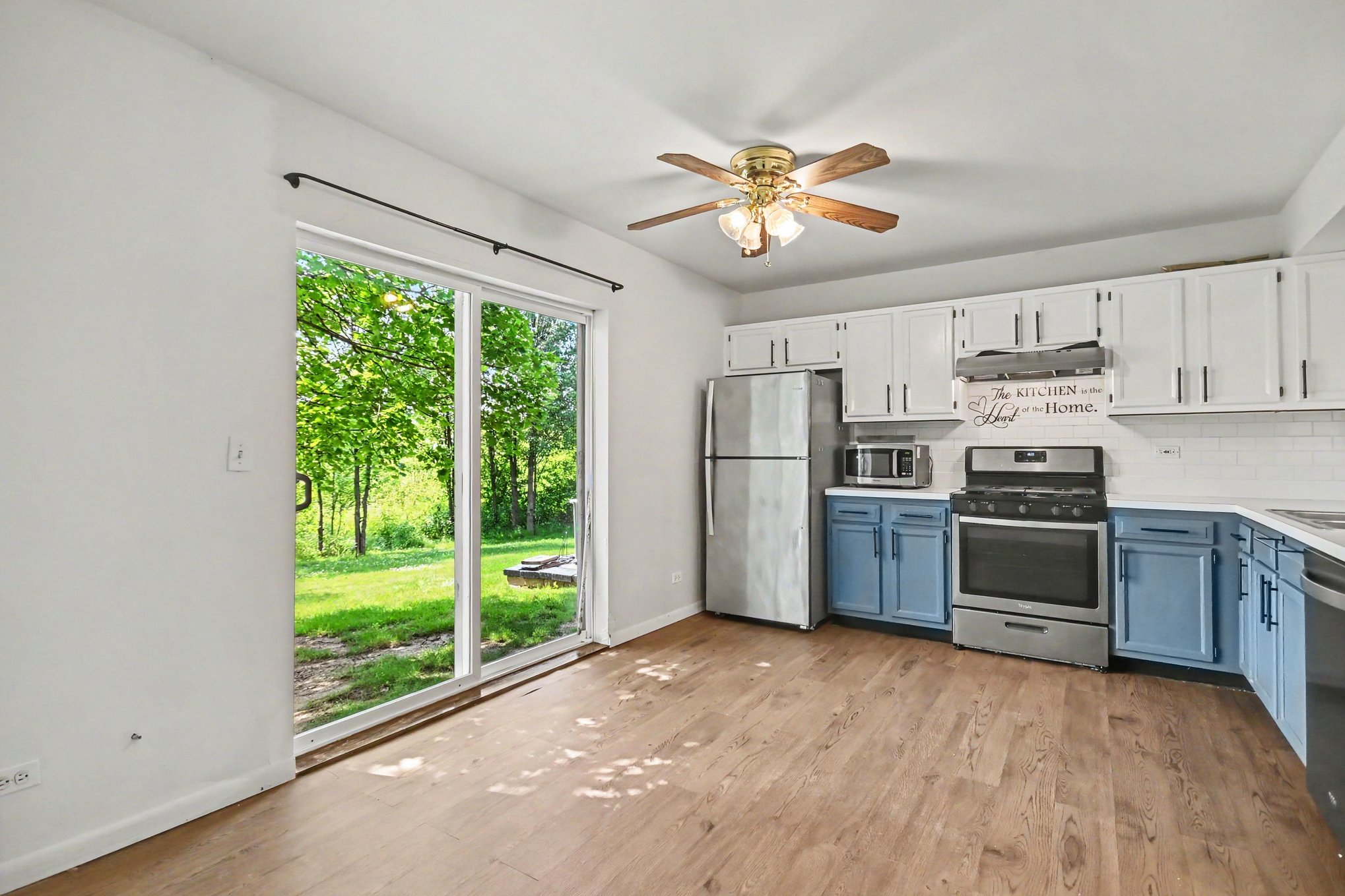 Photo 5 of 17 of 2734 Preston Ct, Aurora, IL