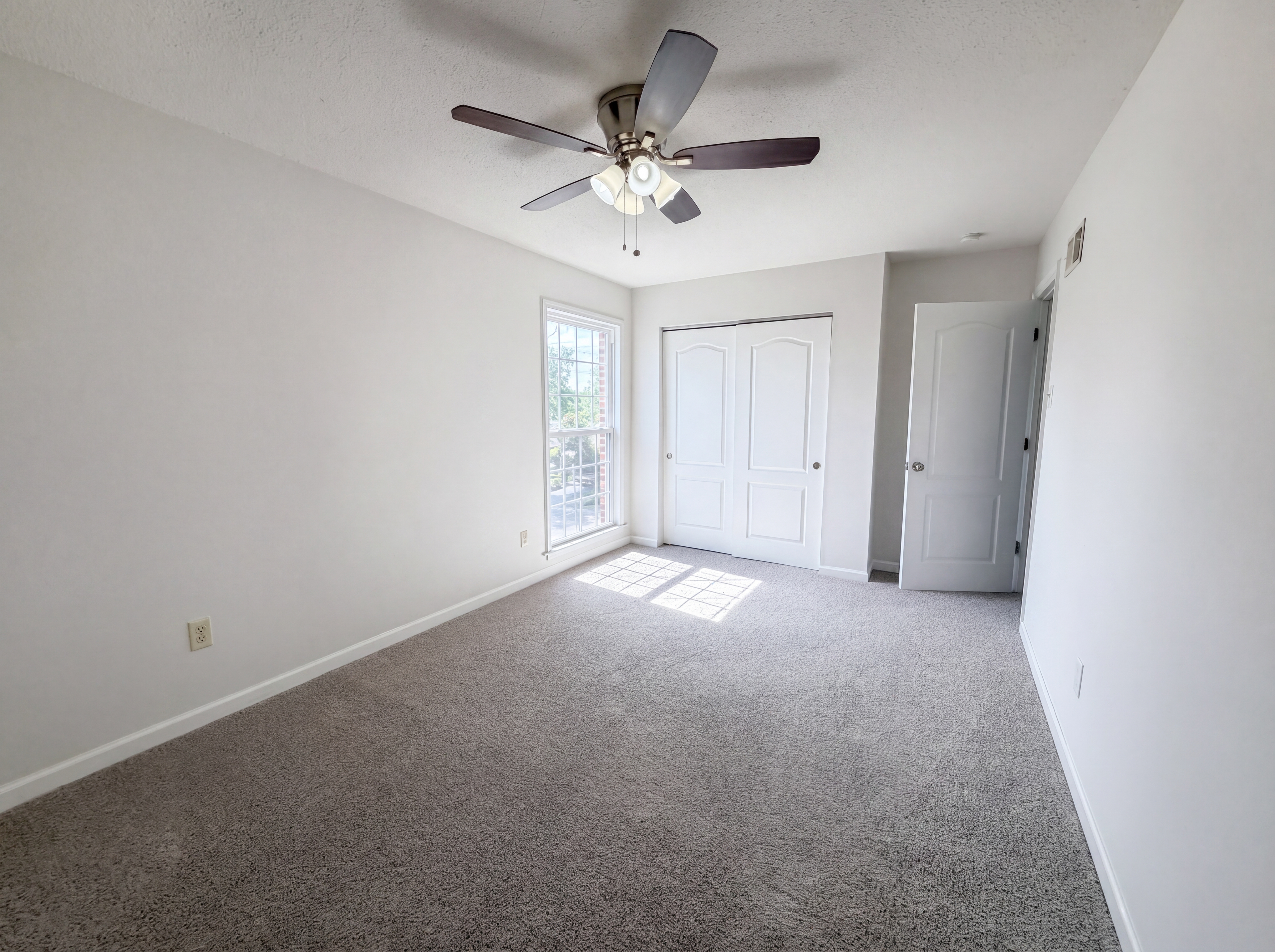 Photo 4 of 24 of 13451 Land O Woods Dr, Saint Louis, MO