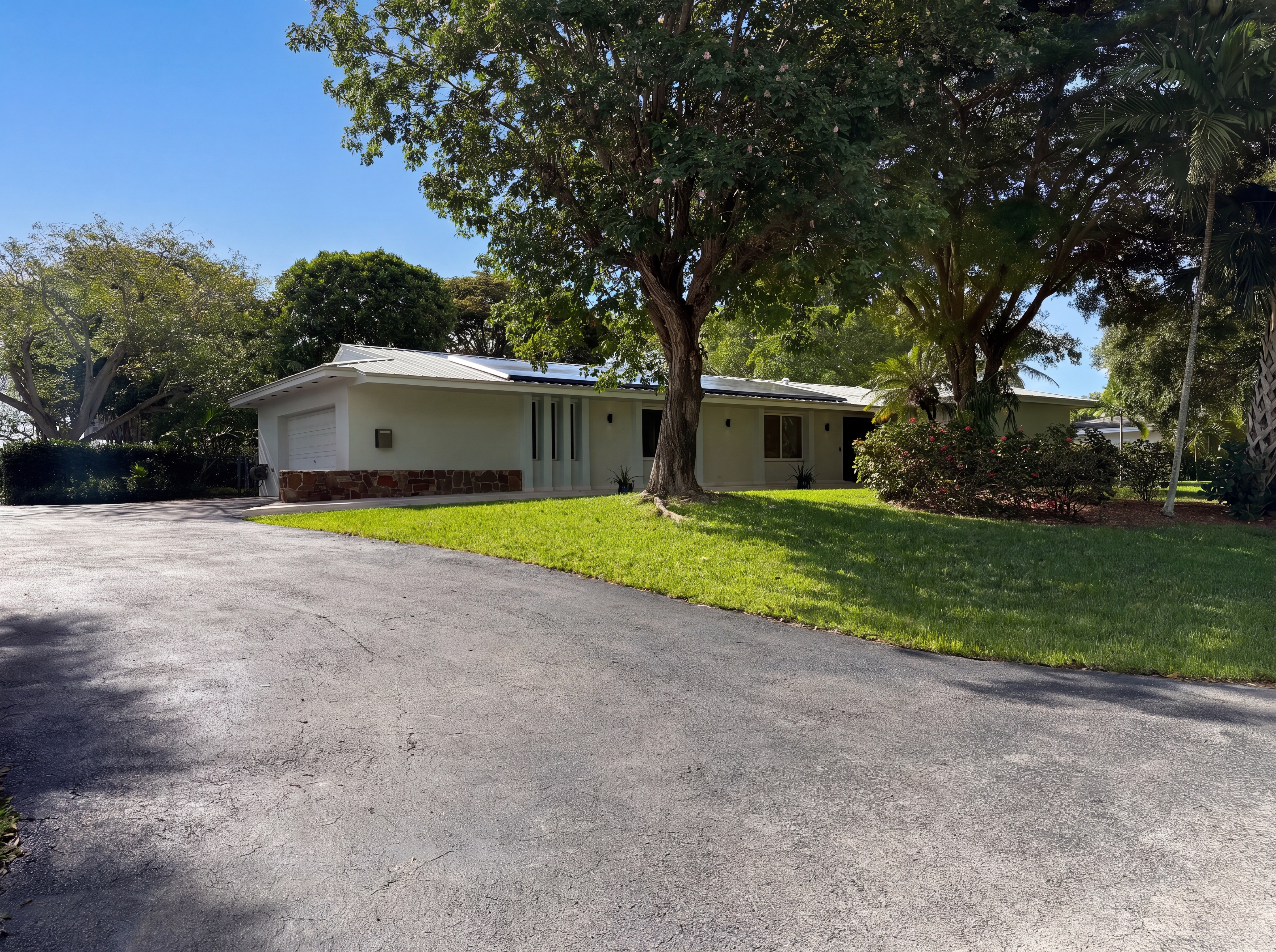 Photo 12 of 48 of 14851 SW 69th Ct, Palmetto Bay, FL