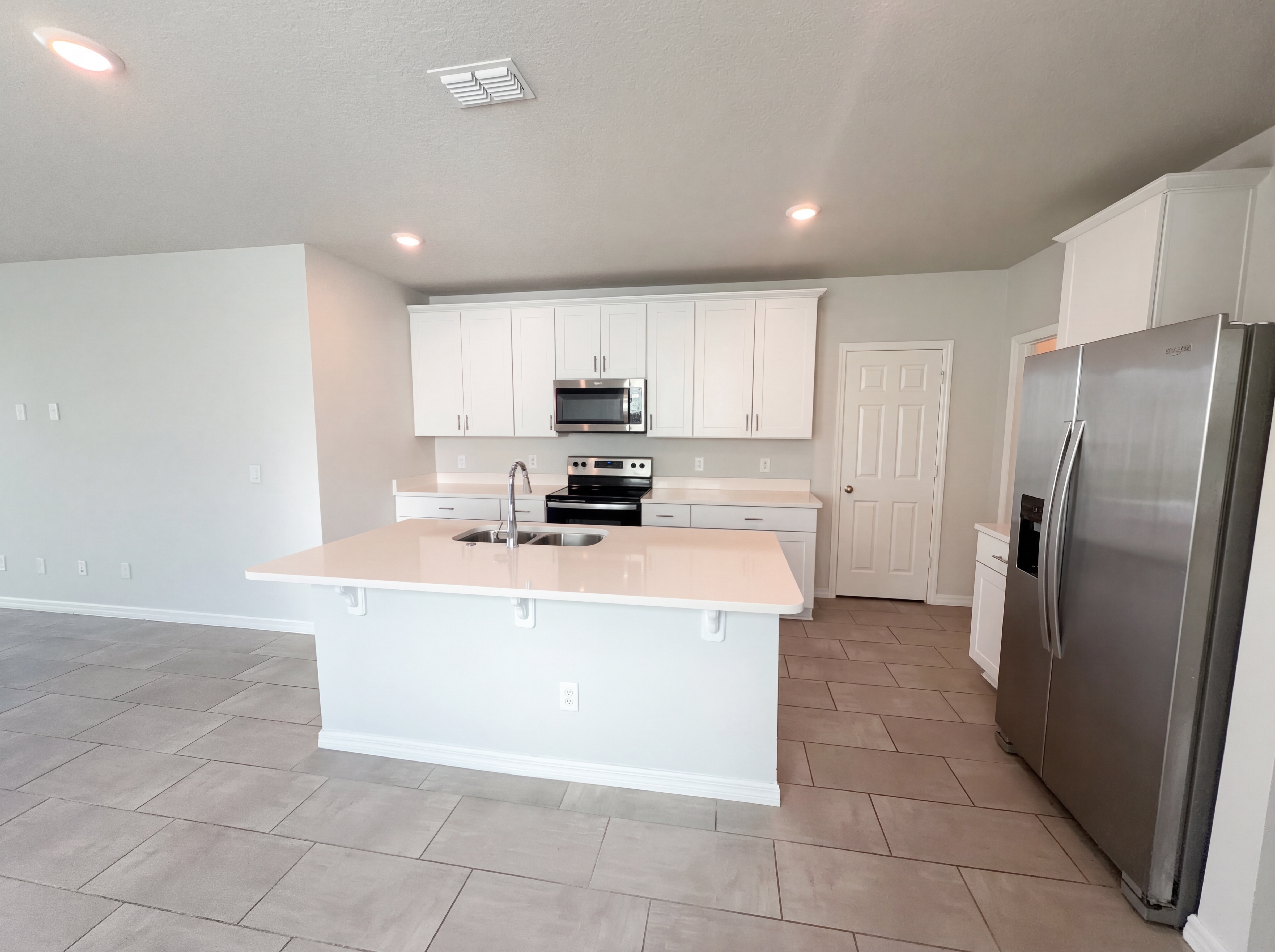 Photo 11 of 25 of 3092 Bella Vista Dr, Davenport, FL