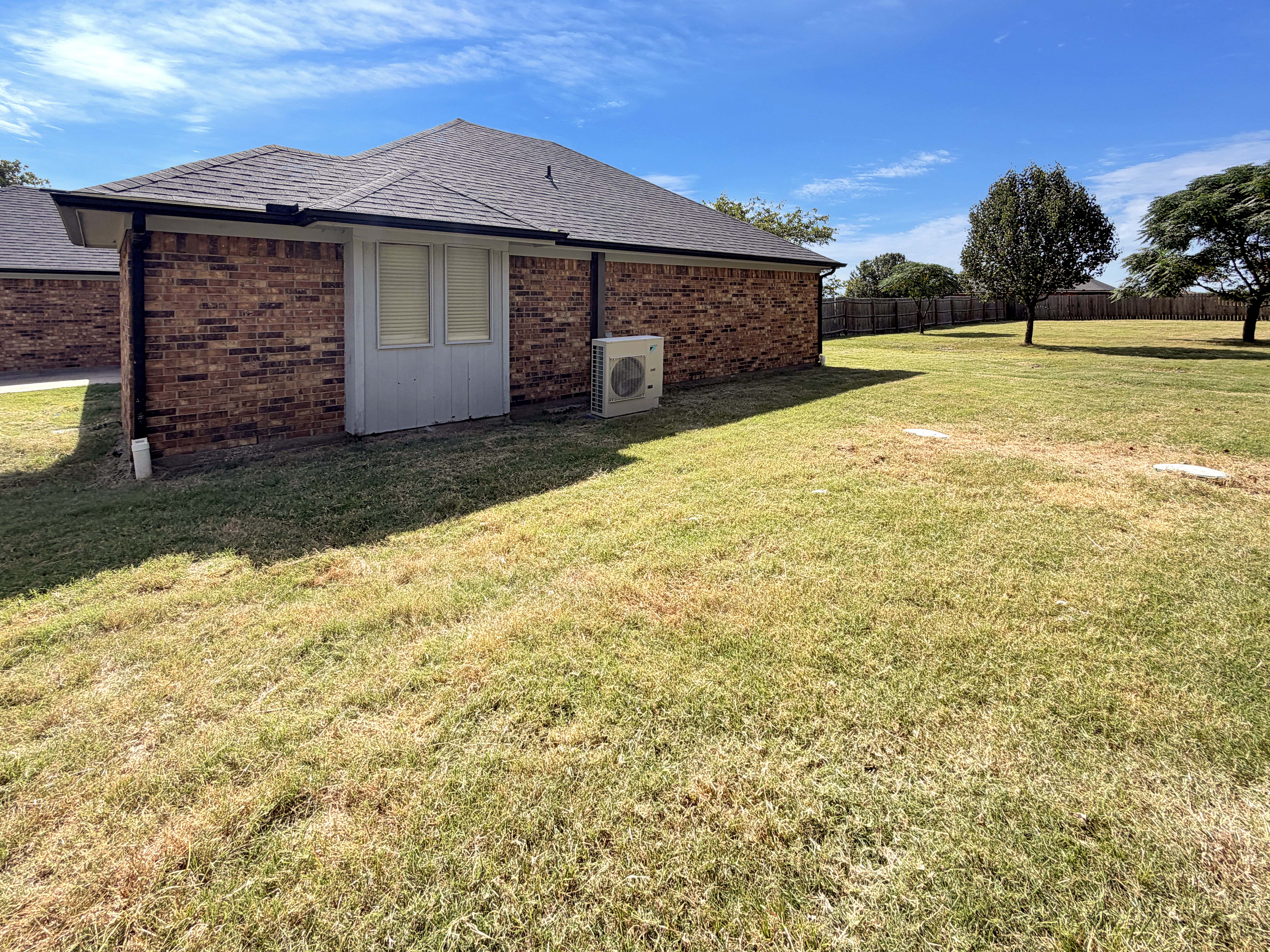 Photo 5 of 24 of 1106 N Atkins Dr, Celeste, TX