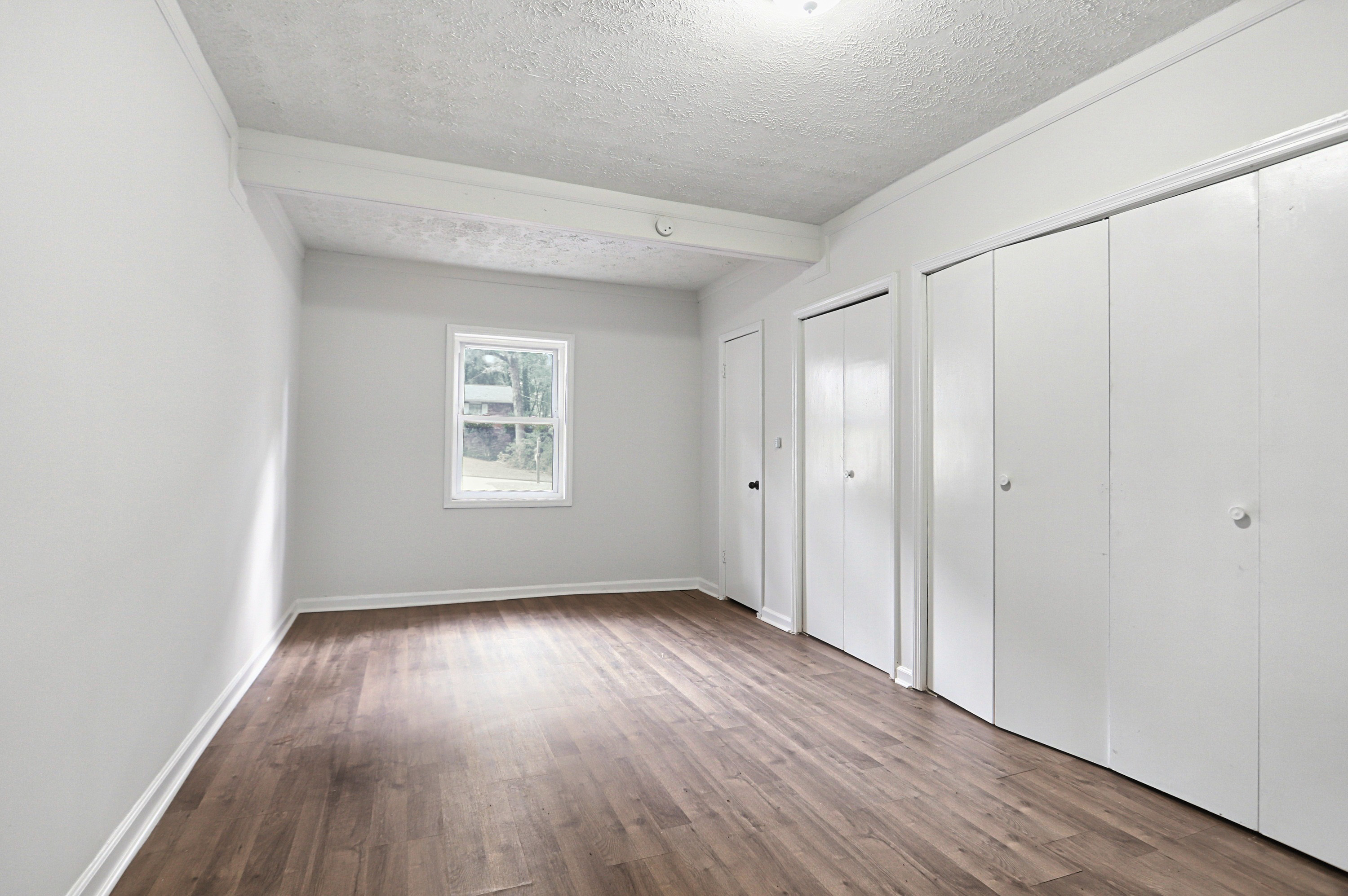 Photo 15 of 31 of 6379 Leverett Dr, Lithonia, GA