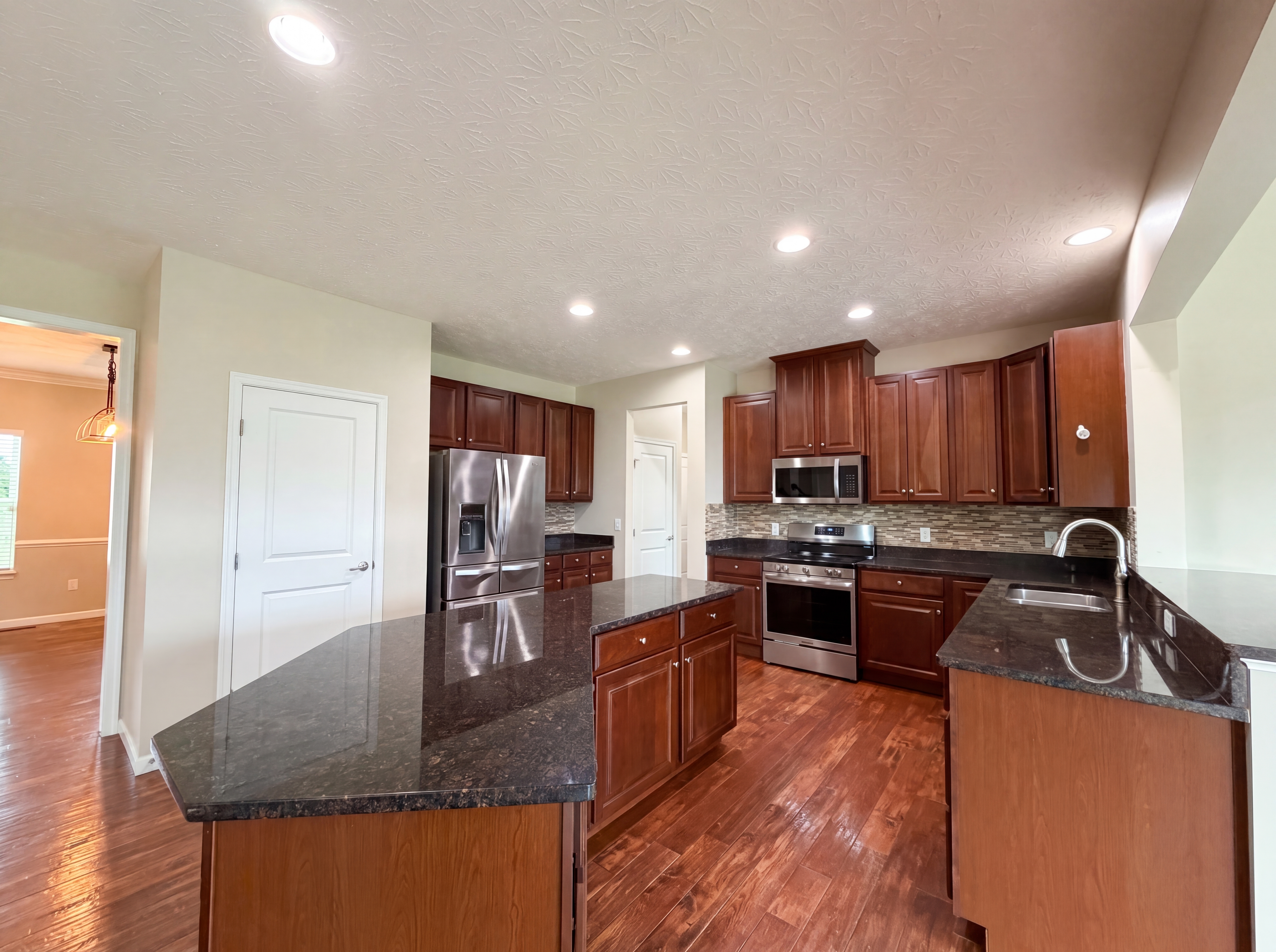Photo 2 of 37 of 7533 Cherokee Ln, Liberty Township, OH