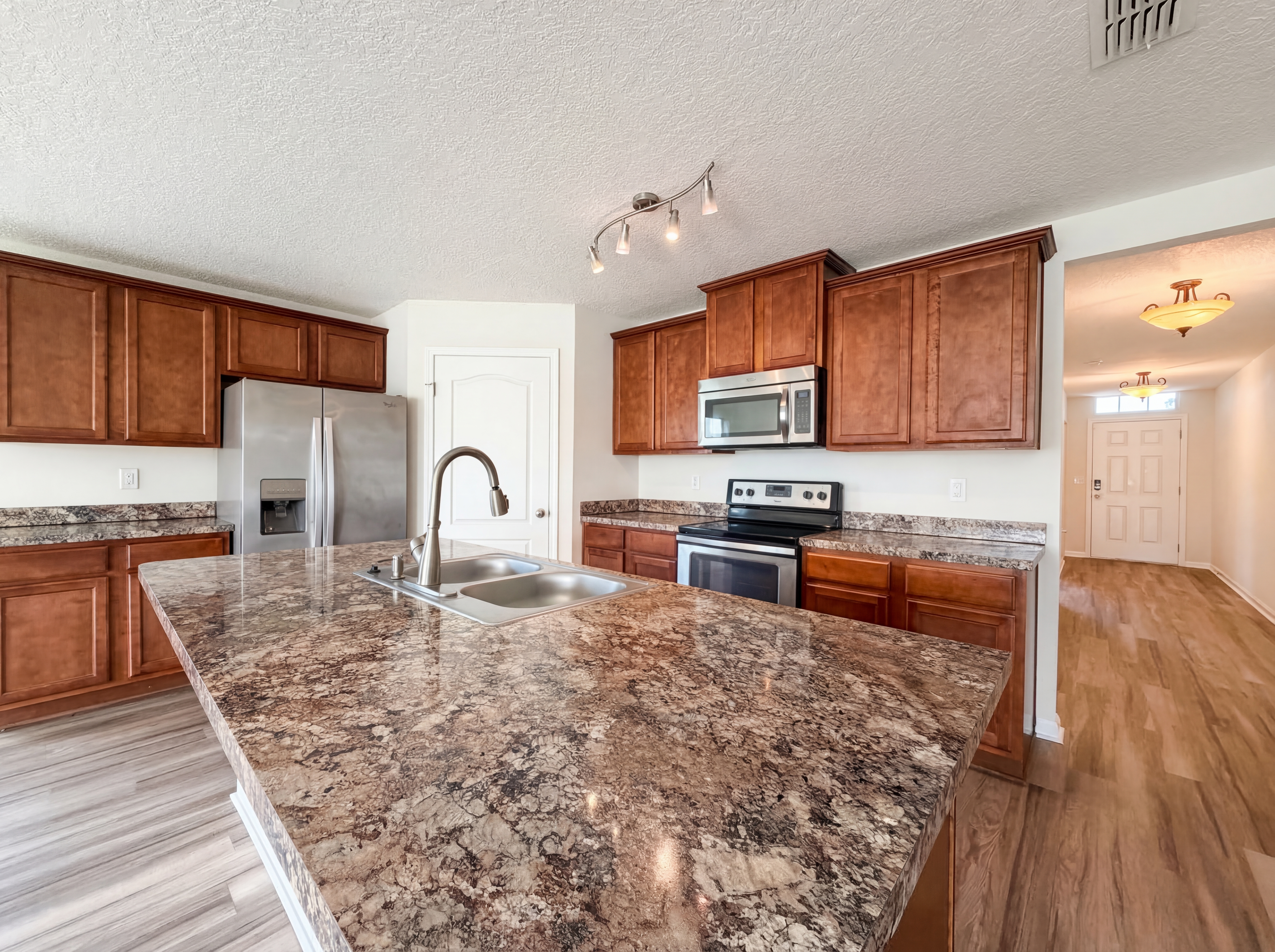 Photo 2 of 21 of 8852 Cumbria Ct, Jacksonville, FL