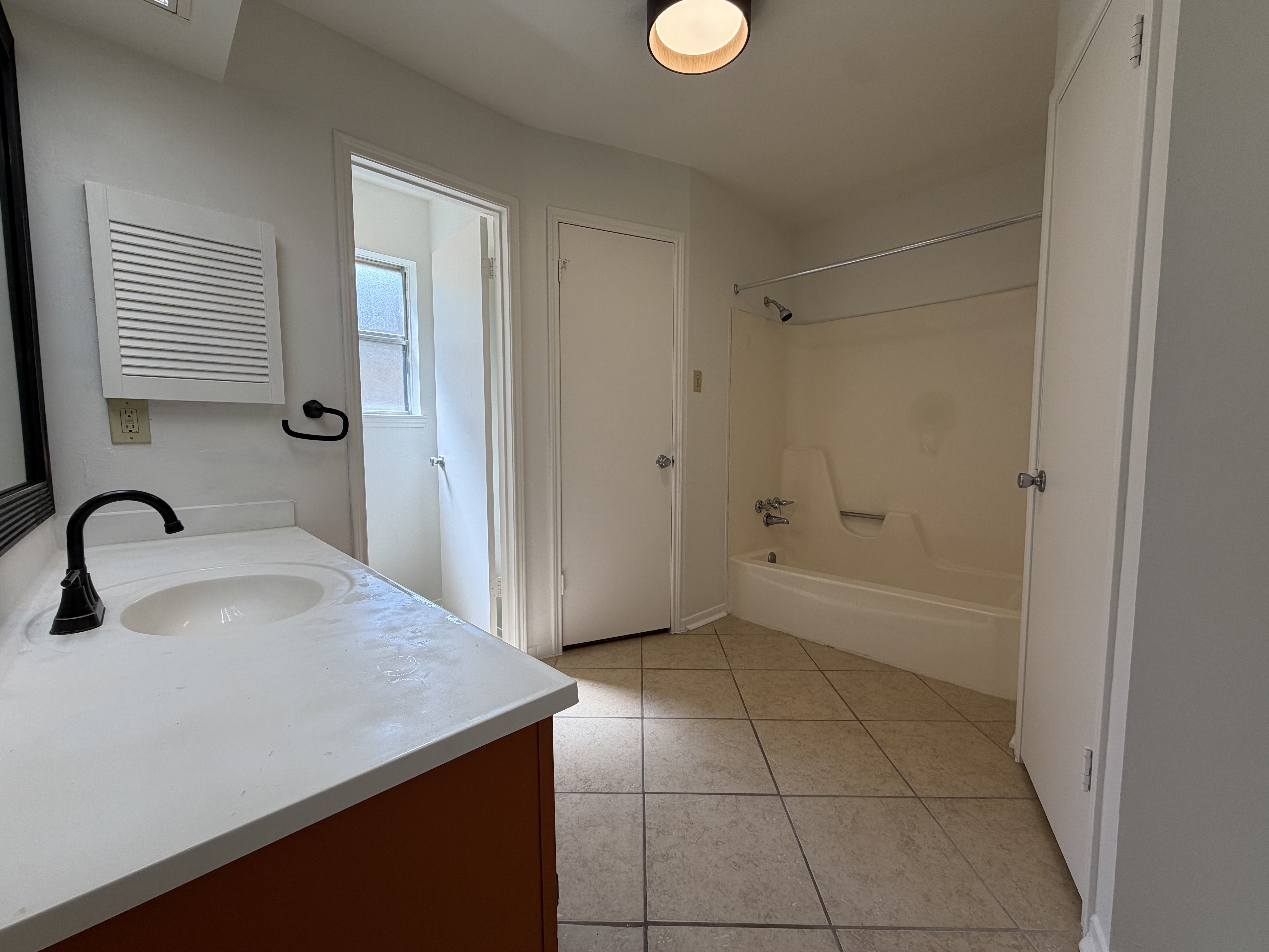 Photo 11 of 21 of 6910 Vialinda Dr, Houston, TX