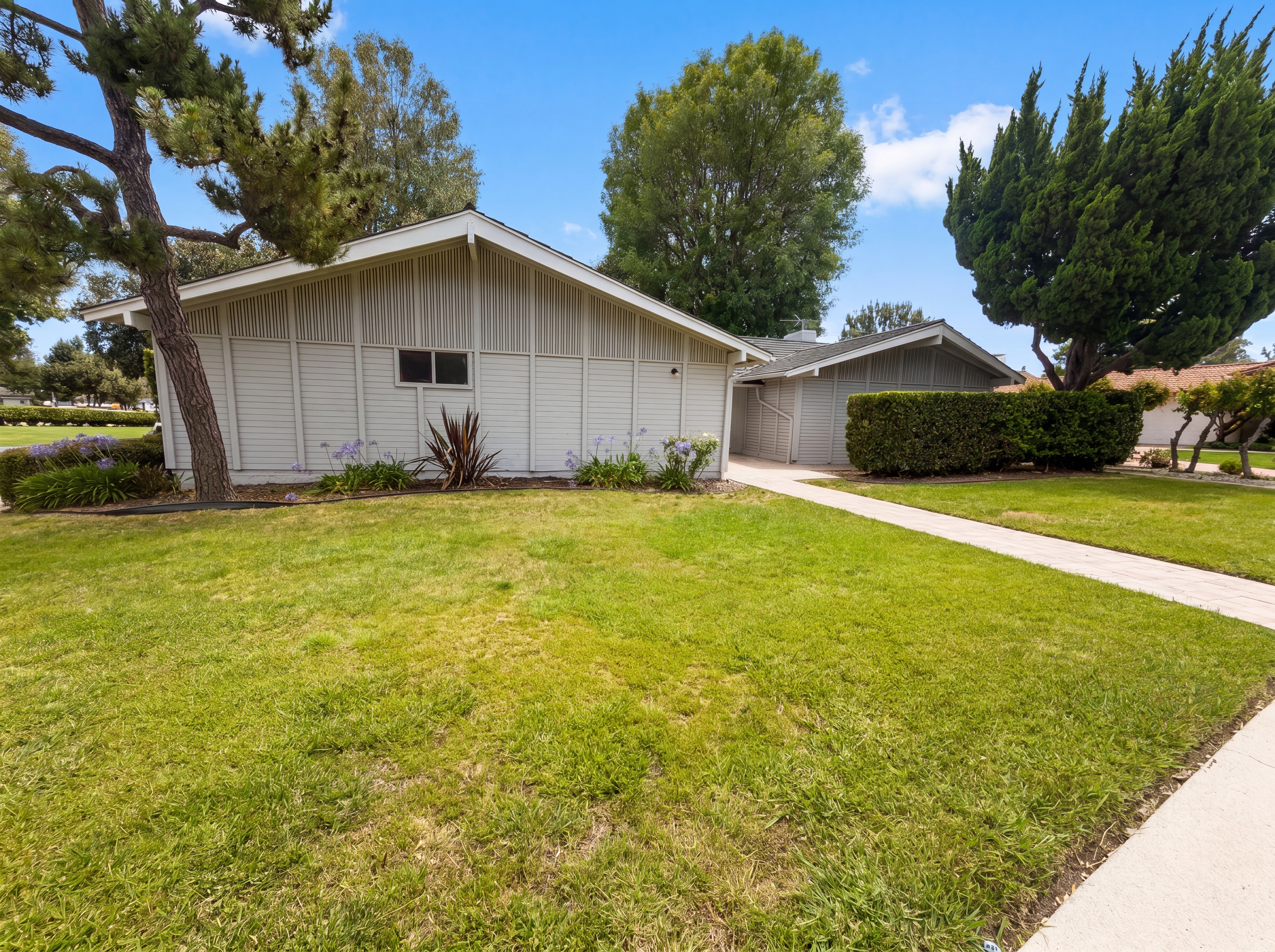 Photo 23 of 29 of 18400 Bermuda St, LOS ANGELES, CA