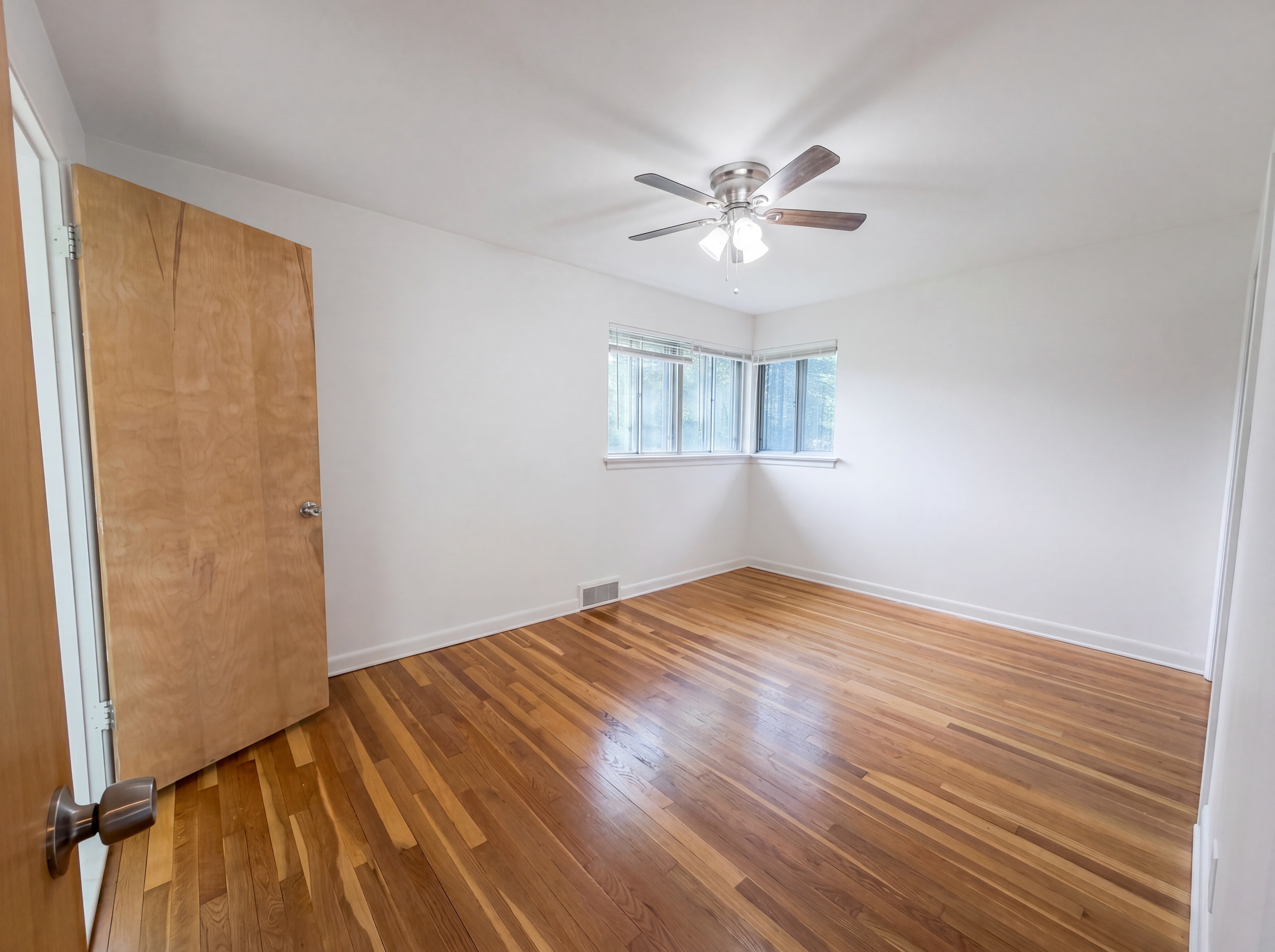Photo 4 of 18 of 1136 Burch Ln, Saint Louis, MO