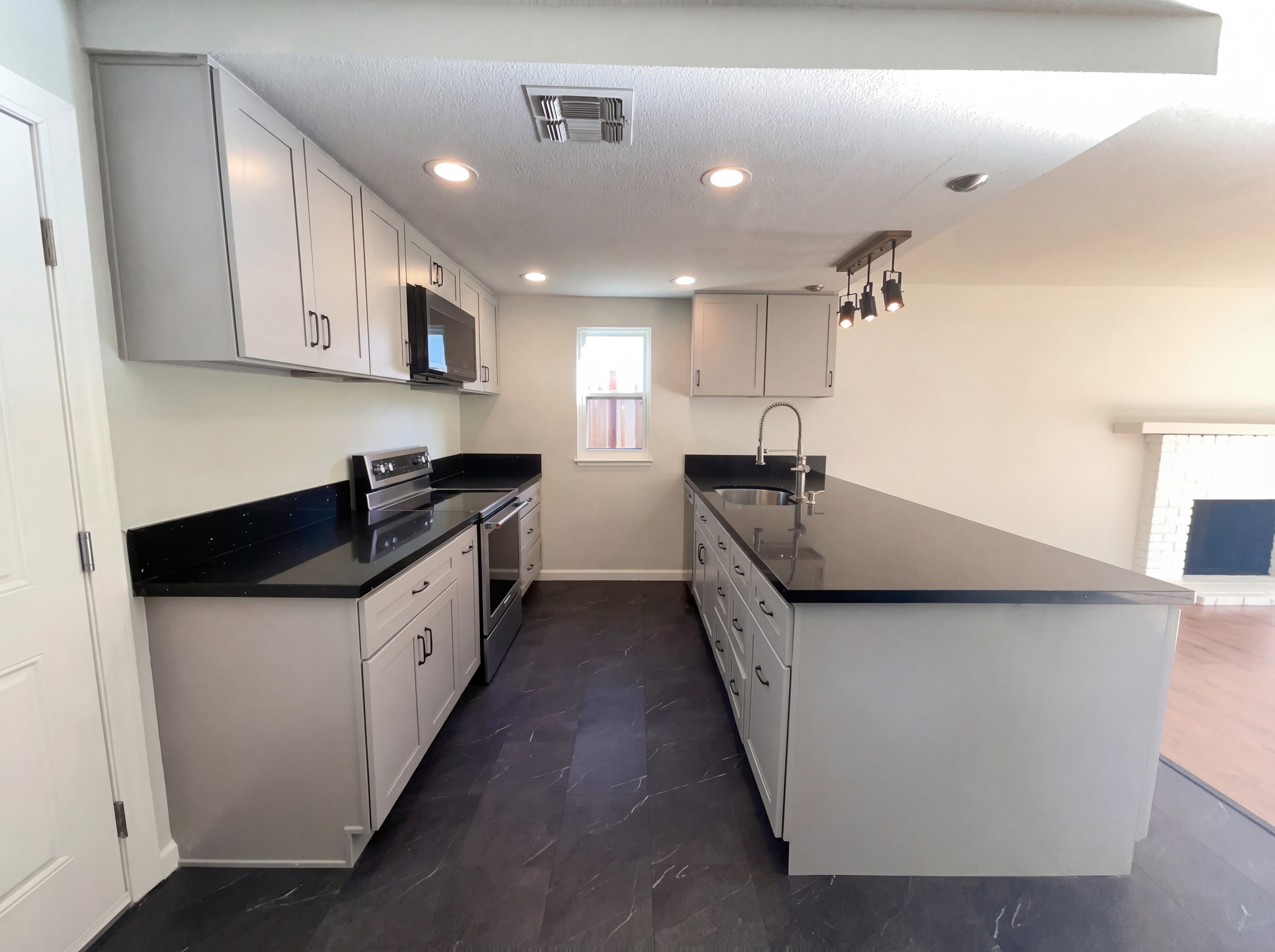 Photo 2 of 24 of 141 Sierra Woods Cir, Folsom, CA