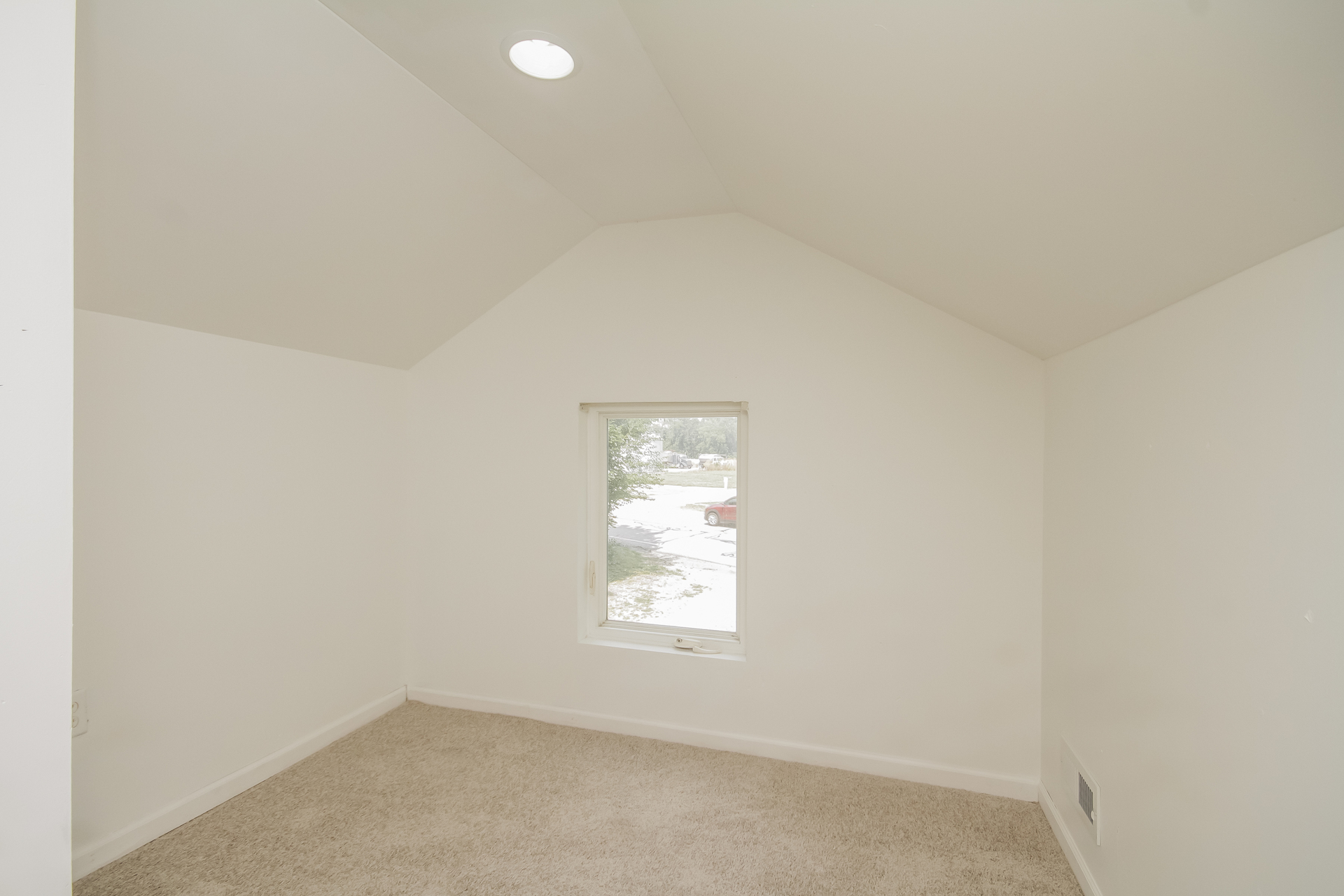 Photo 16 of 22 of 1107 E Joliet St, Crown Point, IN